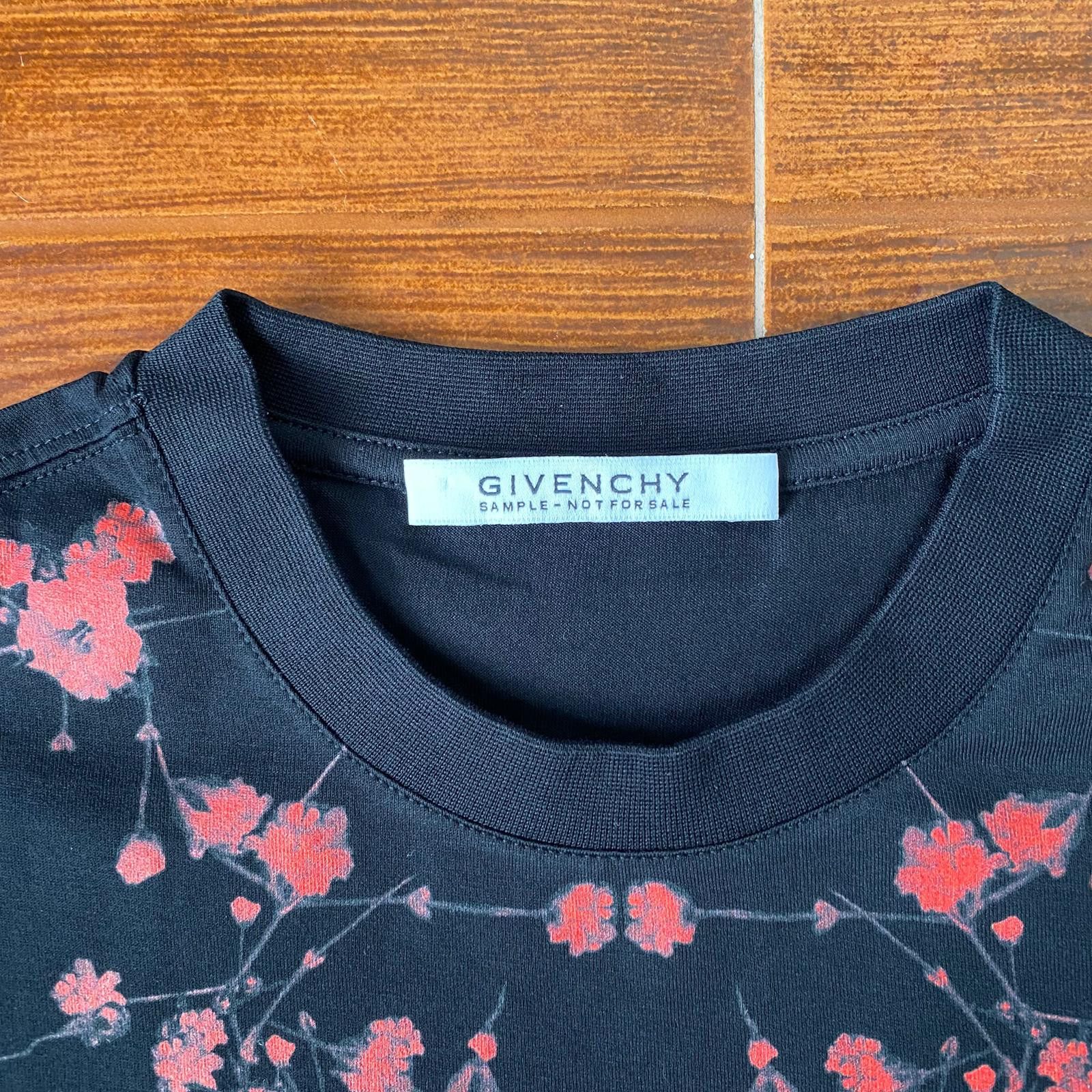 Givenchy Black and Red Baby's Breath All Over Print T-Shirt Size US XS / EU 42 / 0 - 2 Thumbnail