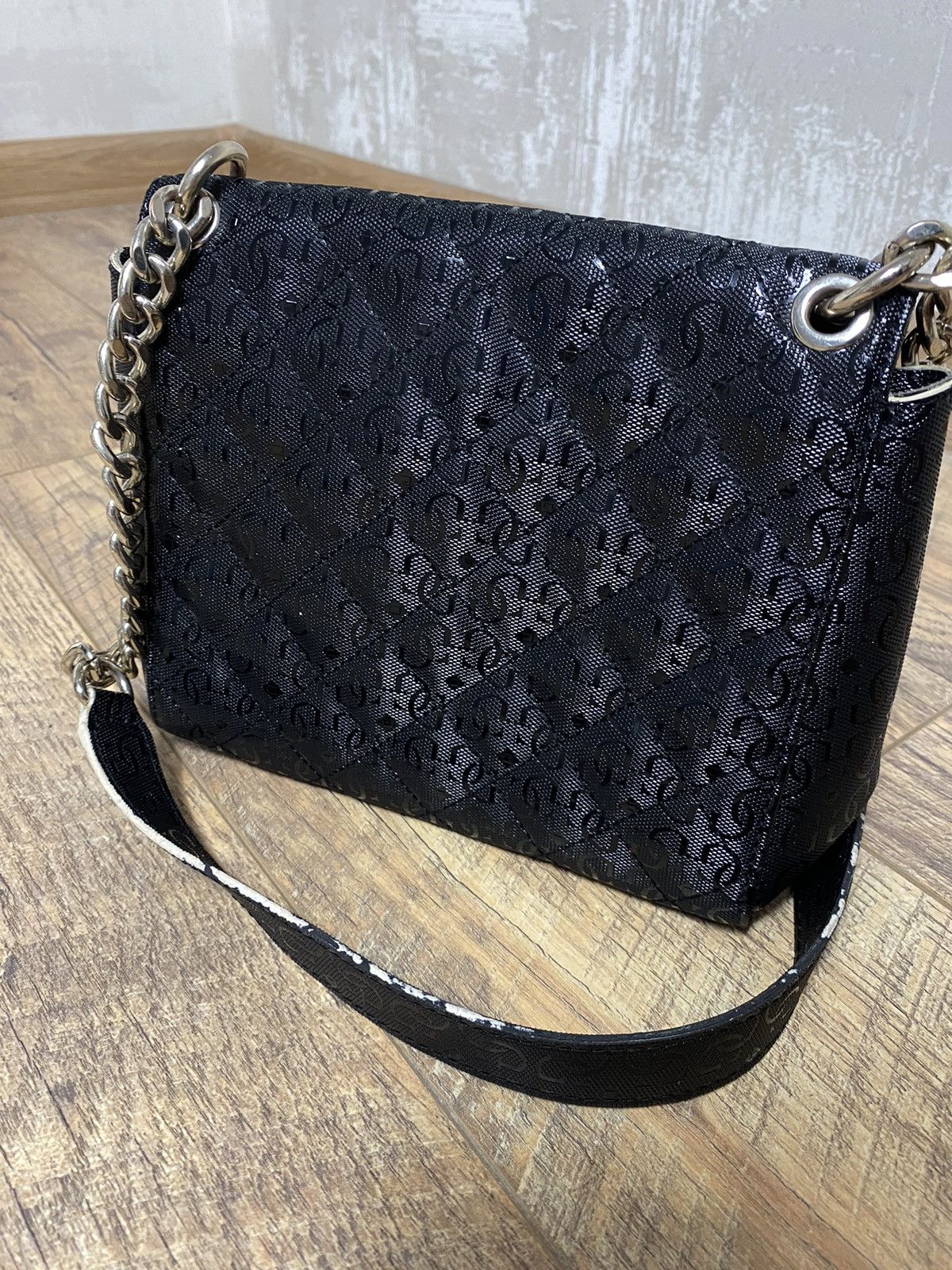 Designer × Guess × Vintage Guess Black Crossbody Bag with Grommets Stylish & Authentic Size ONE SIZE - 5 Thumbnail
