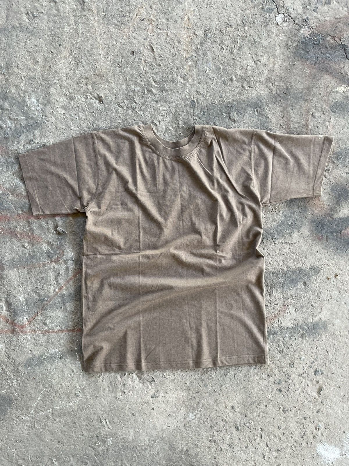 Other VINTAGE T-SHIRT BROWN BLANK vintage fits Size US L / EU 52-54 / 3 - 2 Thumbnail