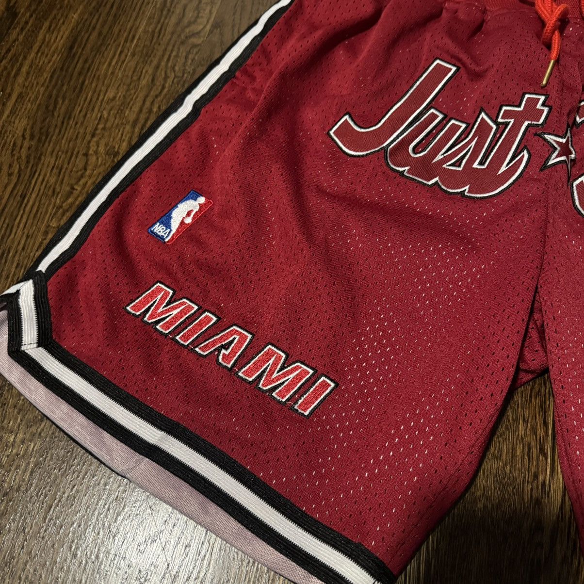 Other Miami Heat Don Shorts Size US 30 / EU 46 - 2 Thumbnail