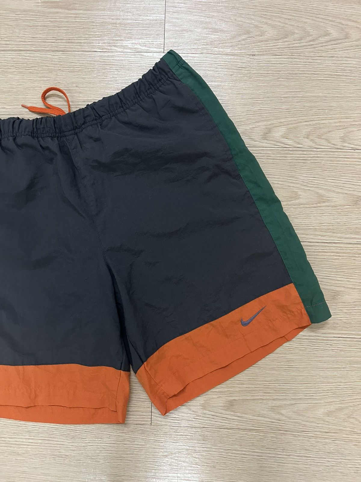 Beauty Beast × Nike × Vintage Vintage 90’s Nike Multi Colour Nylon Shorts Size US 34 / EU 50 - 4 Thumbnail