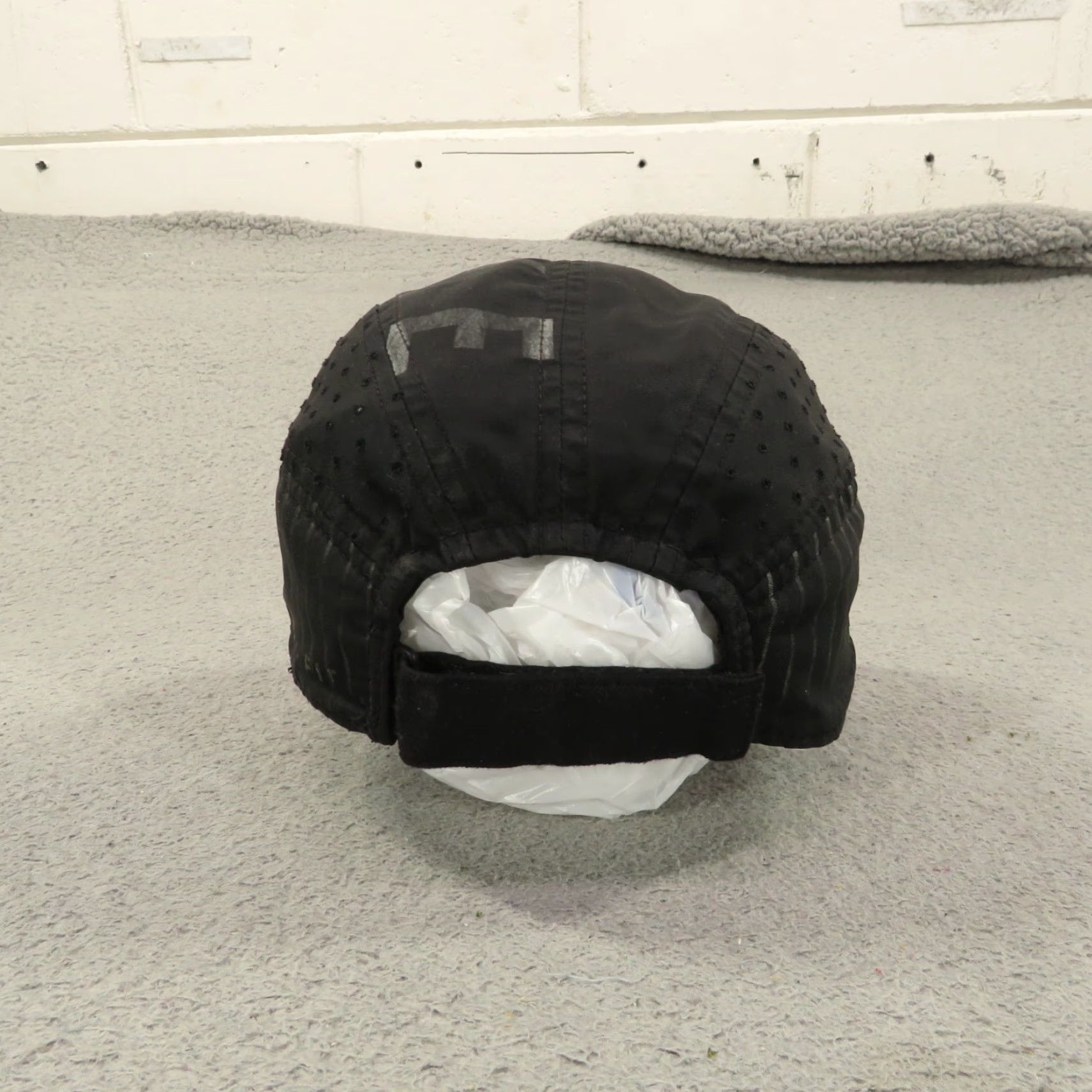 Nike VINTAGE Nike Hat Cap Strap Back Tailwind Black Silver Drifit Reflective Panel Runner Men Size ONE SIZE - 4 Thumbnail