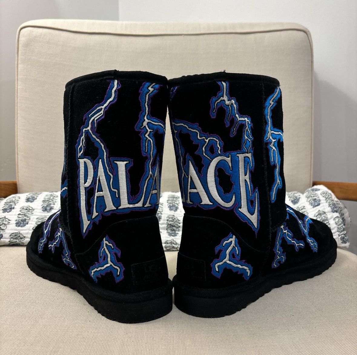 Palace × Ugg Ugg x Palace Lightning Classic Short Boot Size US 9 / EU 42 - 2 Thumbnail