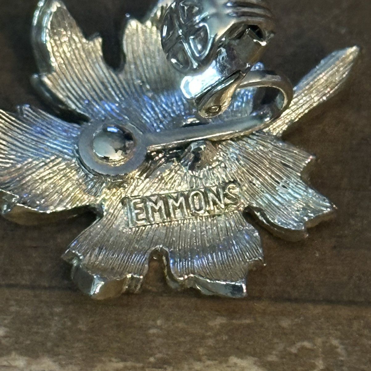Vintage Vintage Emmons gold tone textured oak leaf clip on earrings Size ONE SIZE - 3 Thumbnail