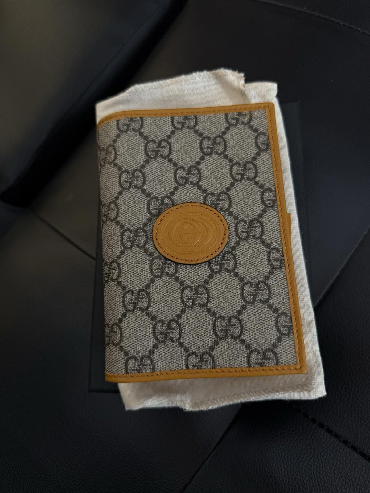 Gucci Authentic GUCCI GG Supreme Orchre Leather Passport Holder Size ONE SIZE - 5 Thumbnail