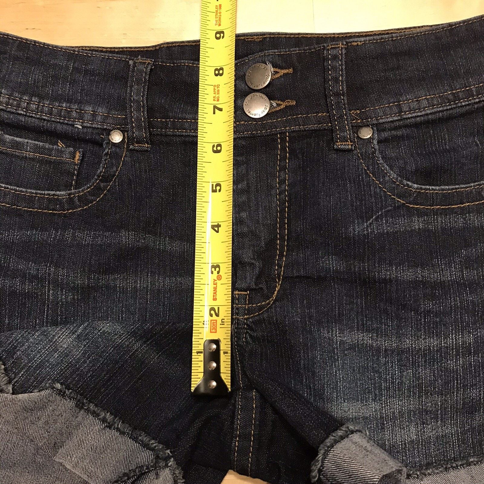 Other Daisy Fuentes Jean Shorts Cut Off Cuffed Blue Size 2 Size 26" / US 2 / IT 38 - 8 Thumbnail