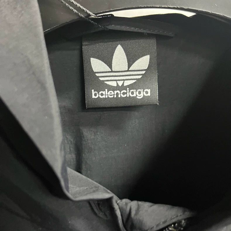 Balenciaga Balenciaga Black embroidered logo hooded assault jacket 250 Size US XXS / EU 40 - 4 Thumbnail