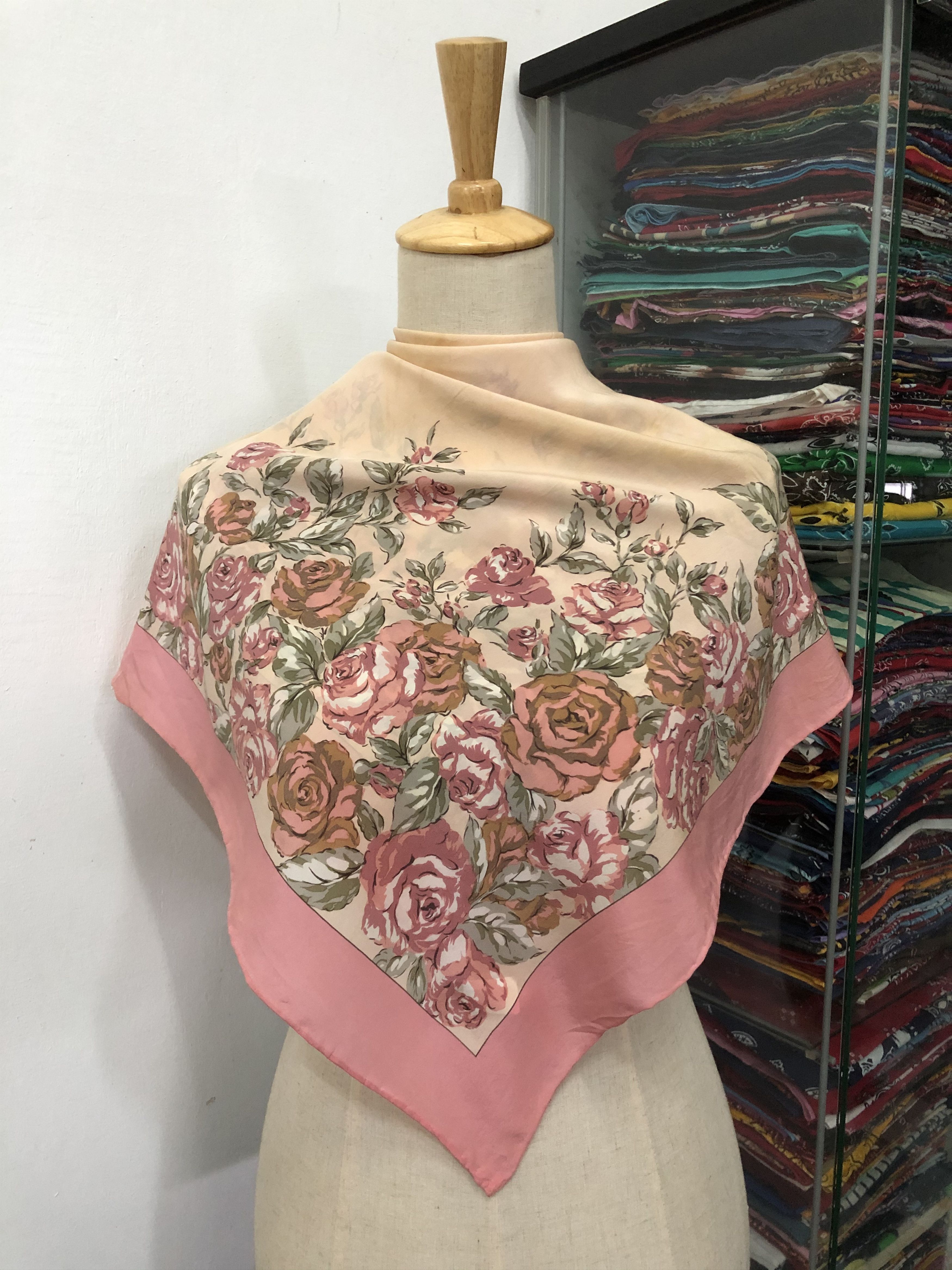 Vintage Vintage Silk Scarf Size ONE SIZE - 1 Thumbnail