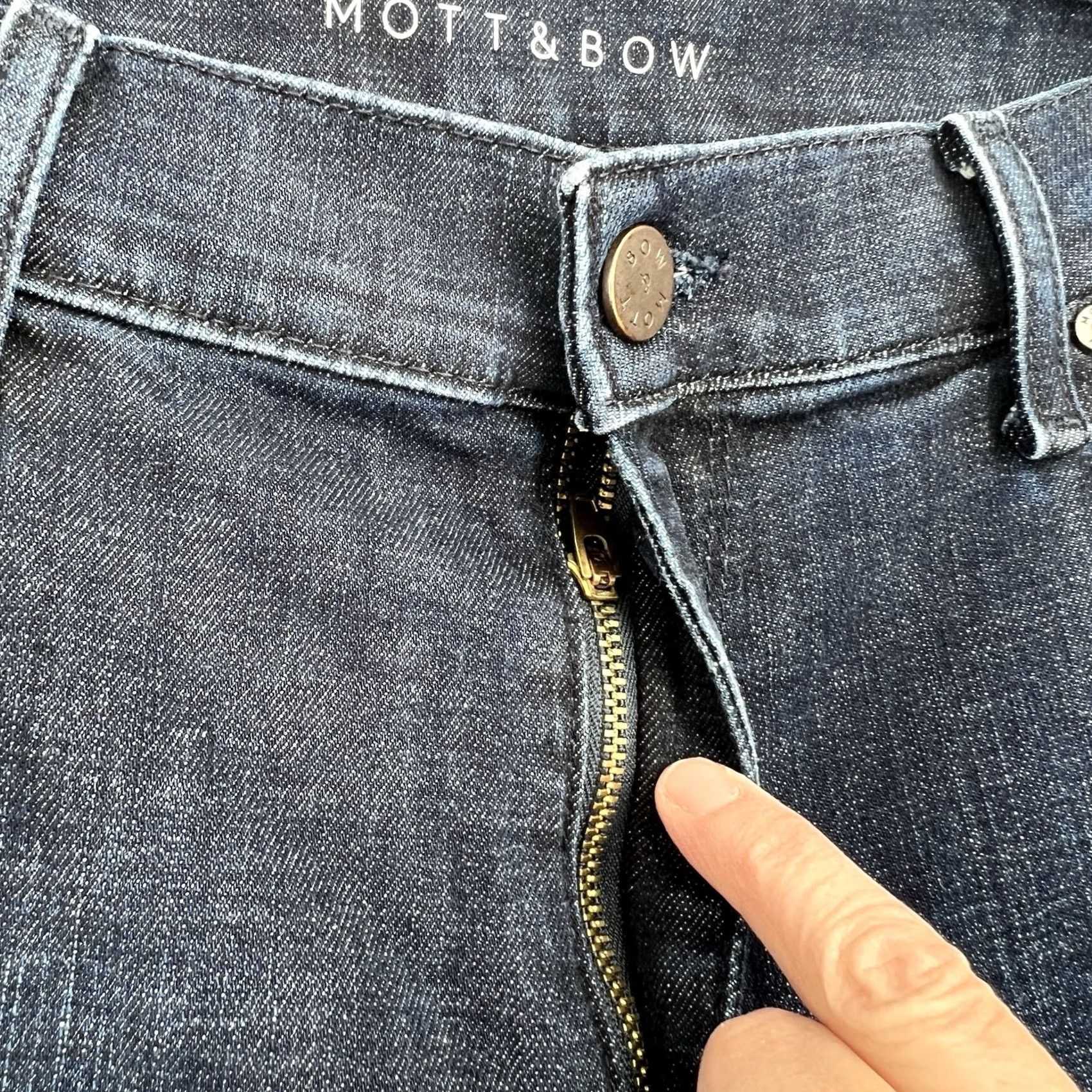 Mott & Bow Mott & Bow Jeans Men 38x30 Straight Blue Denim Cotton Stretch 5-Pocket Regular Rise Mid-Blue Logo Embroidered Zip Button Closure Vintage No Size US 38 / EU 54 - 4 Thumbnail