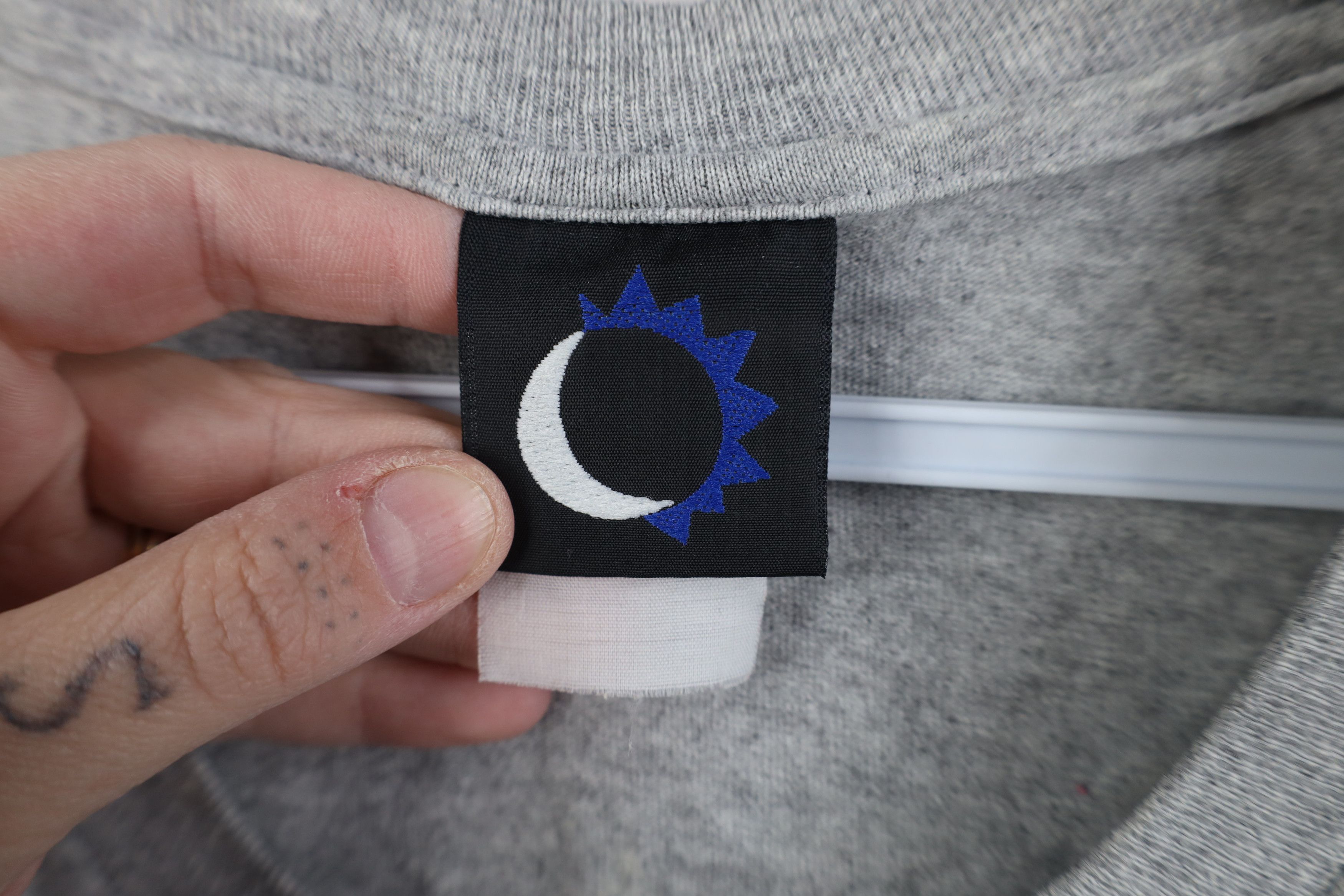 Marlboro Vintage 90s Marlboro Moon Sun Pocket T-Shirt Heather Gray Size US XL / EU 56 / 4 - 10 Thumbnail
