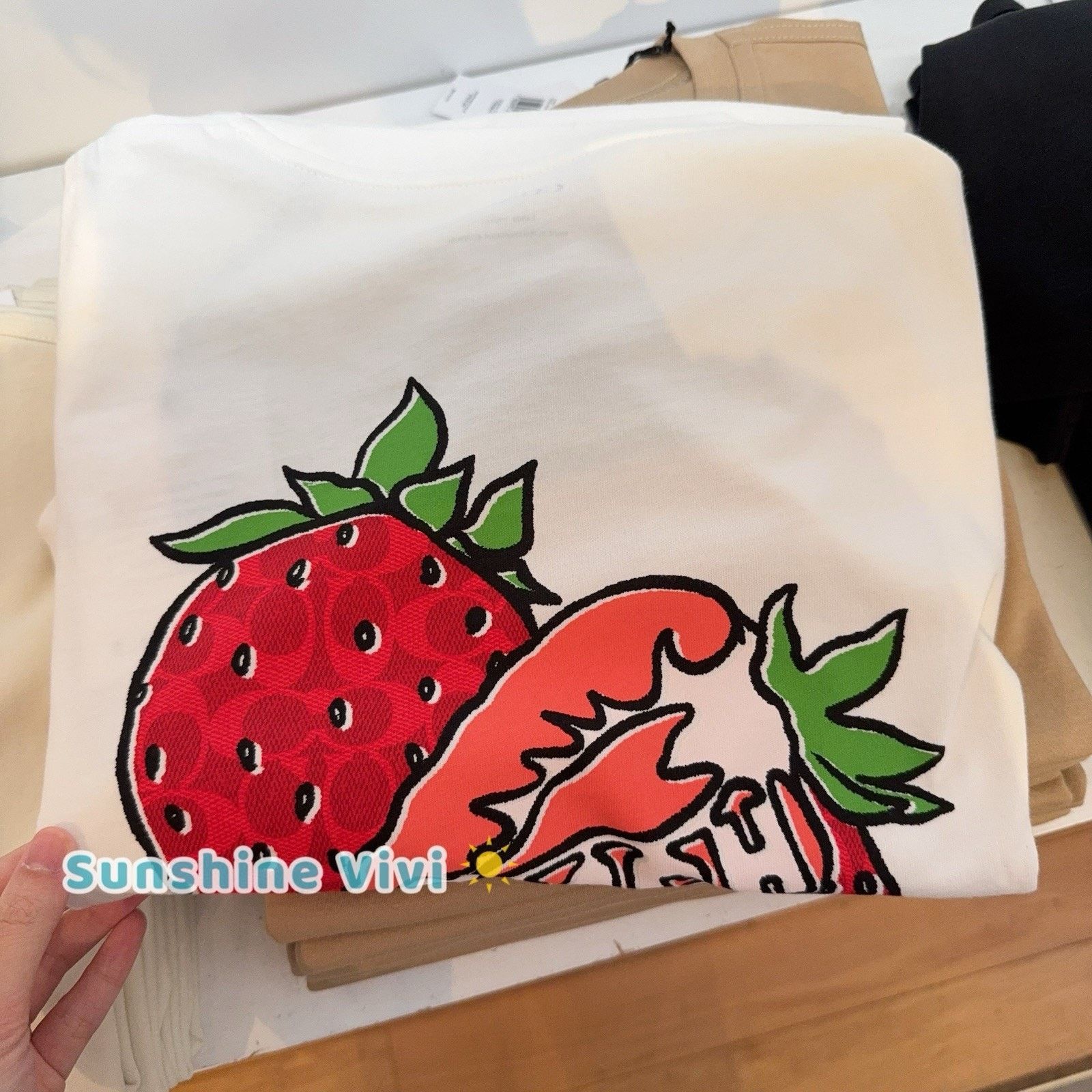 Coach NWT Coach WOMEN Strawberry T Shirt Organic Cotton CAH64 L Size L / US 10 / IT 46 - 4 Thumbnail