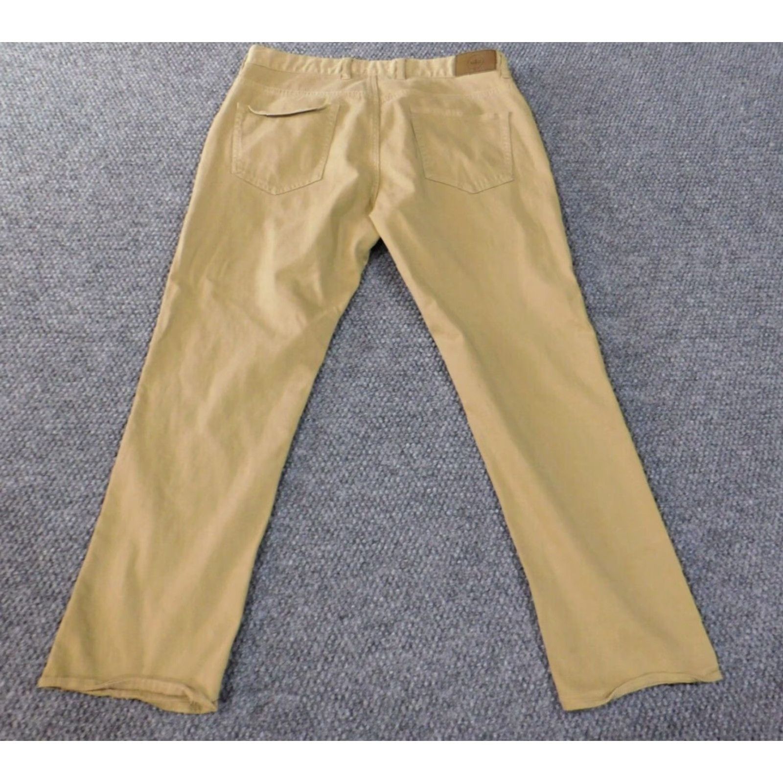 Peter Millar Peter Millar Pants 33x27 Mens beige slim fit chino khaki prep stretch Chino Pants Slim Beige Mens 33 Regular Inseam 27 Tapered Modern Preppy Baggy? Size US 33 - 5 Thumbnail
