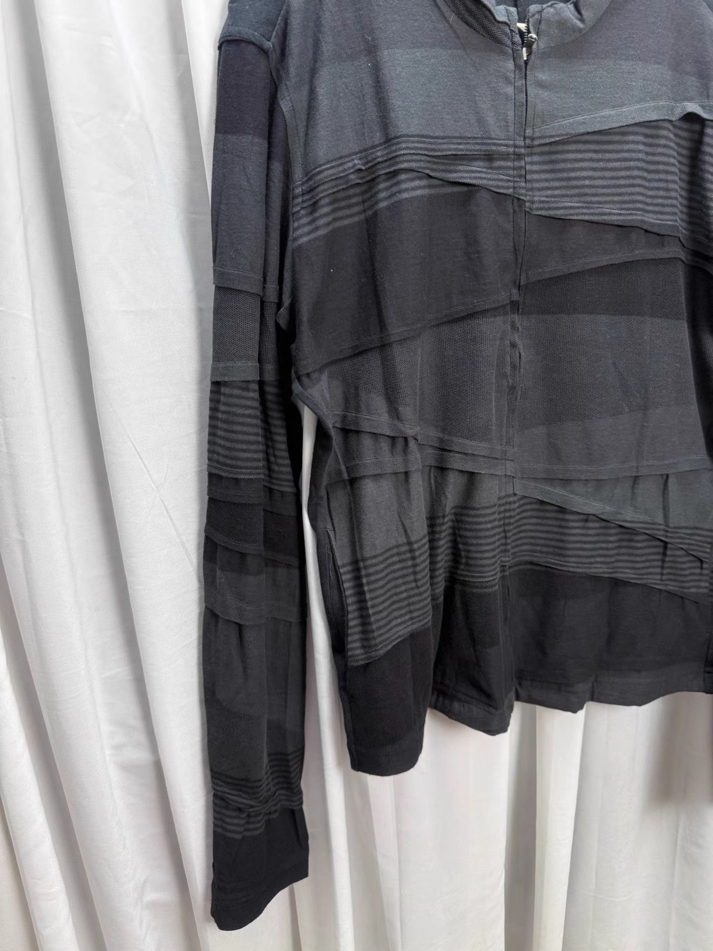 The Viridi-anne The viride anne TVA Mesh Panel Long Sleeve K20 Size US XL / EU 56 / 4 - 2 Thumbnail
