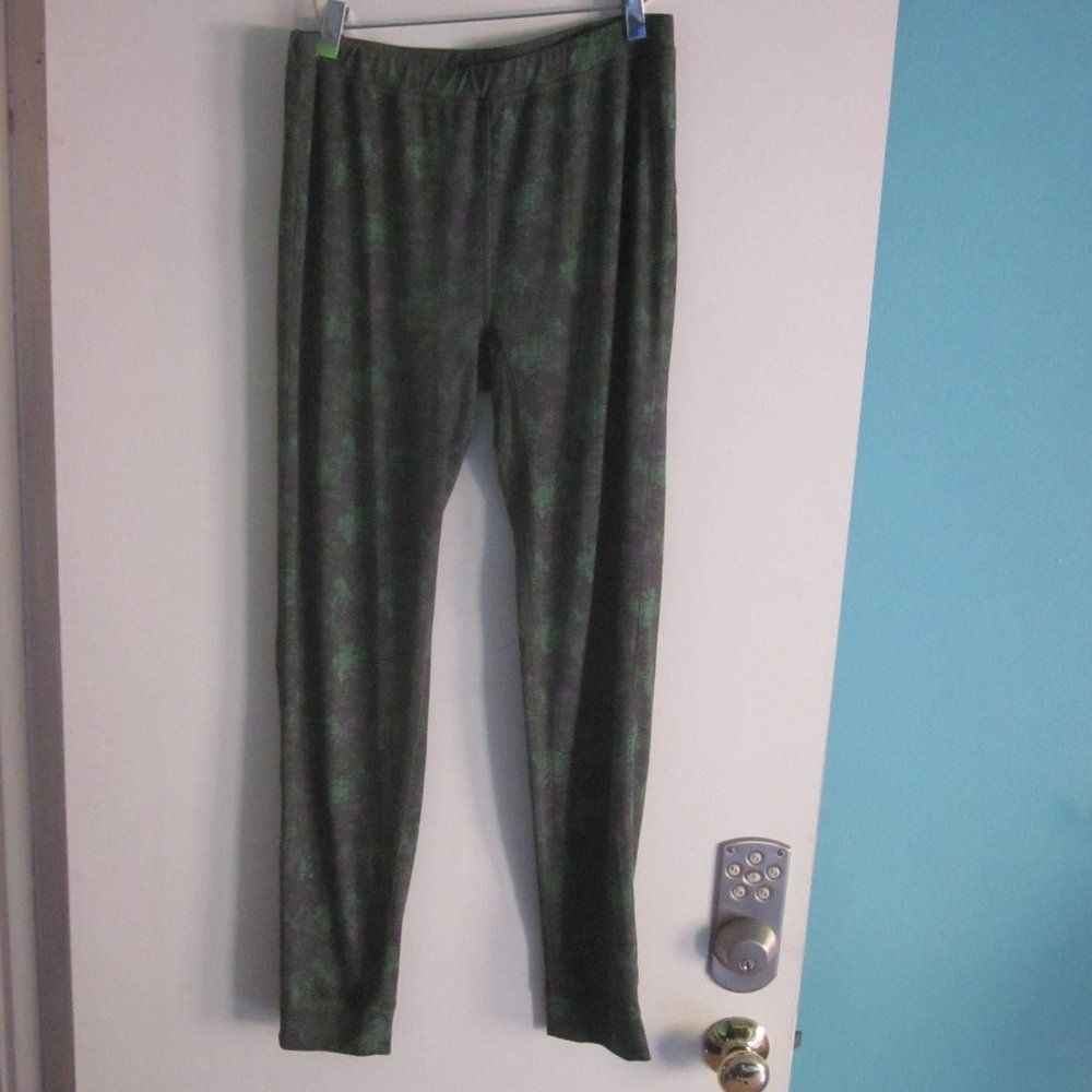 Rei Boys XL under layer or Sleepwear - Top and Bottom in Camo Pa Size US 26 / EU 42 - 2 Thumbnail
