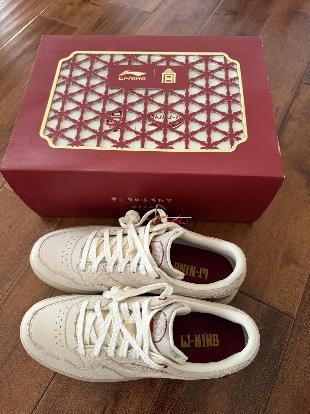 Li-Ning Forbidden city numbered 89/100 Size US 9.5 / EU 42-43 - 2 Thumbnail