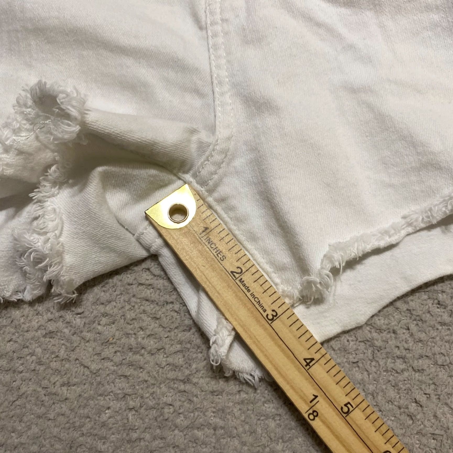 Levi's Nike Levi's Womens Jean Shorts White Denim High Rise 3" Inseam Cut Off 16 Womens Jeans Shorts Light Wash Stretch Denim 5-Pocket Vintage No XS? Size 38" / US 16 / IT 52 - 5 Thumbnail