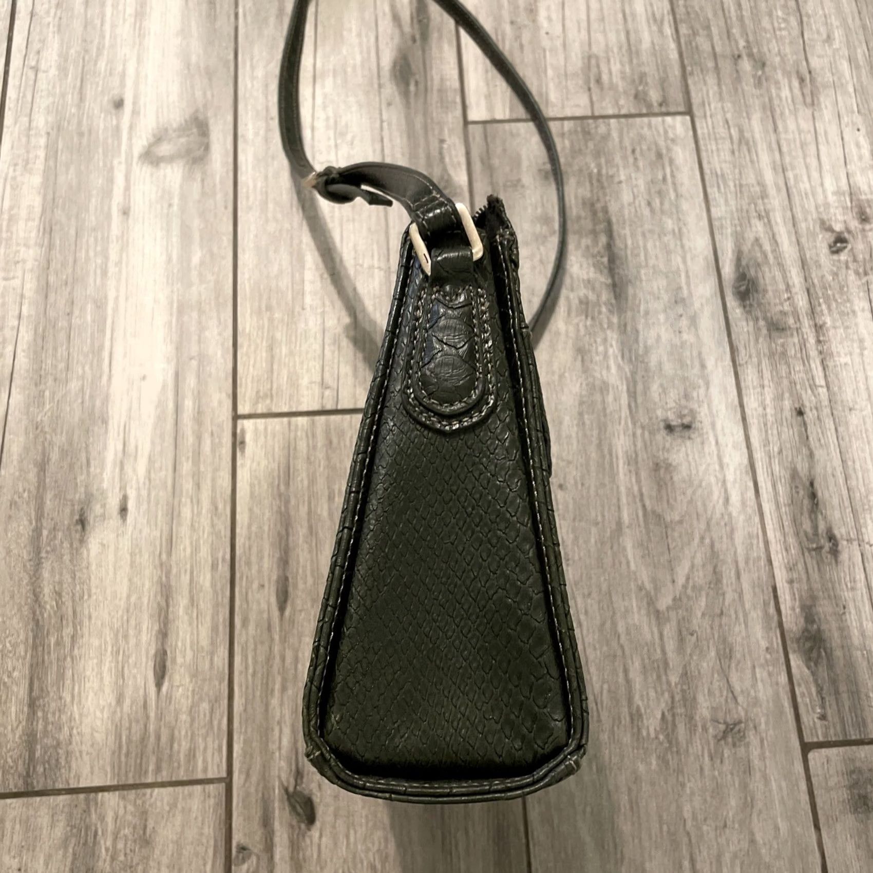 Liz Claiborne VINTAGE Liz Claiborne Satchel/Top Handle Bag Green Faux Leather Croc Embossed Small Womens Purse Size ONE SIZE - 3 Thumbnail