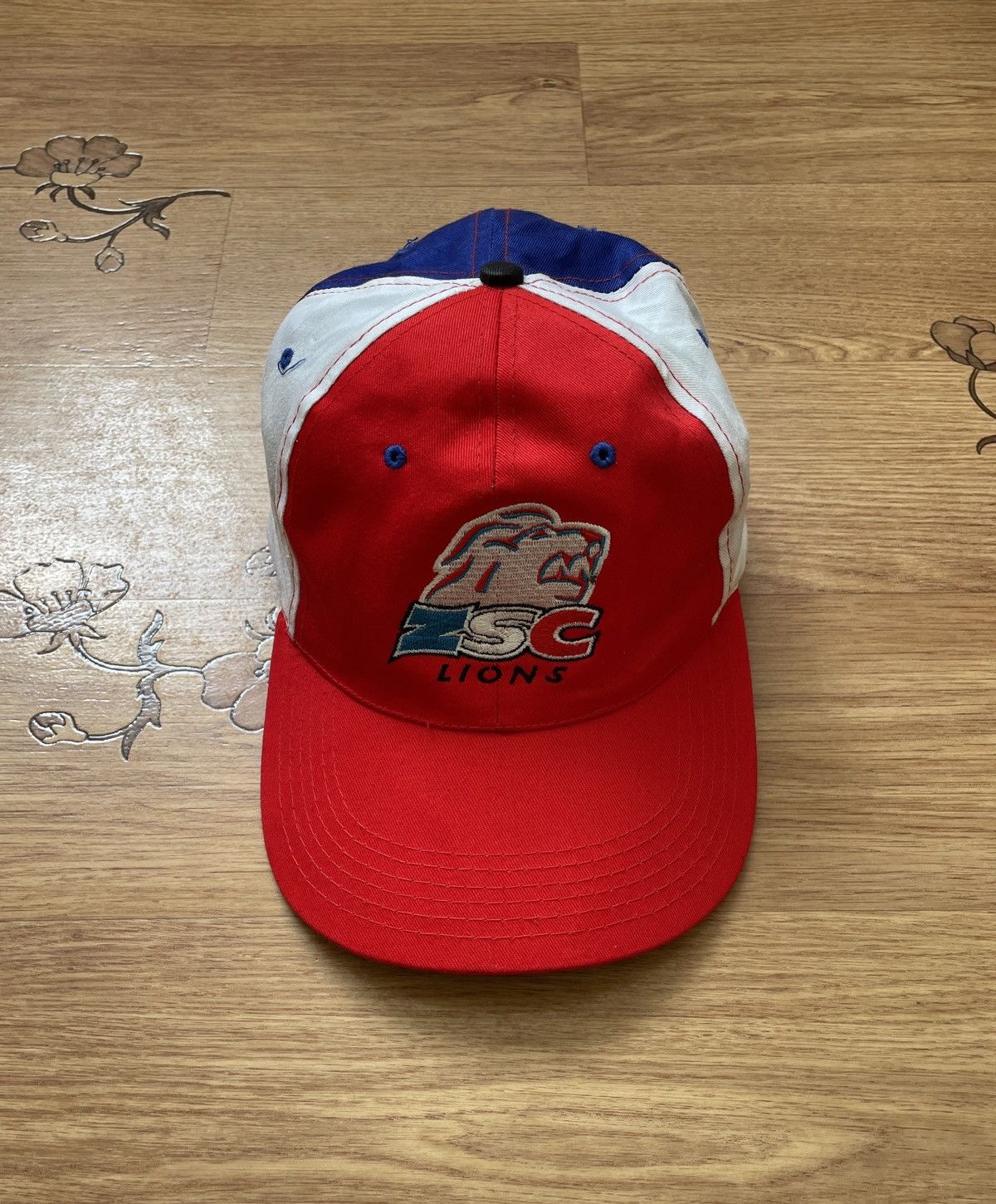 Vintage Vintage ZSC Lions Swiss Ice Hockey Cap, Zurich Switzerland Size ONE SIZE - 2 Thumbnail