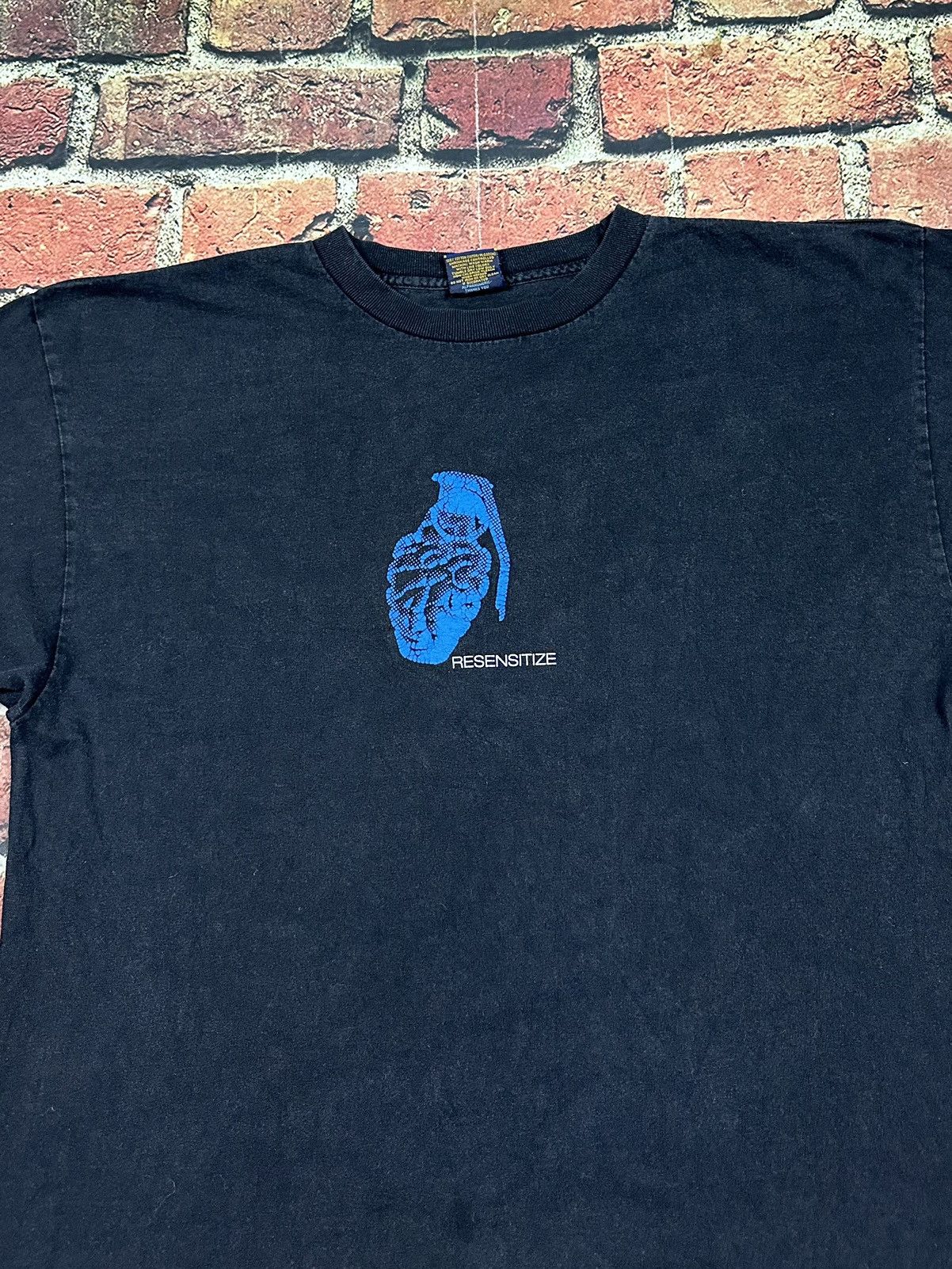 Alphanumeric Vintage Alphanumeric Desensitize Heart Grenade Skate T Shirt Size US L / EU 52-54 / 3 - 5 Thumbnail