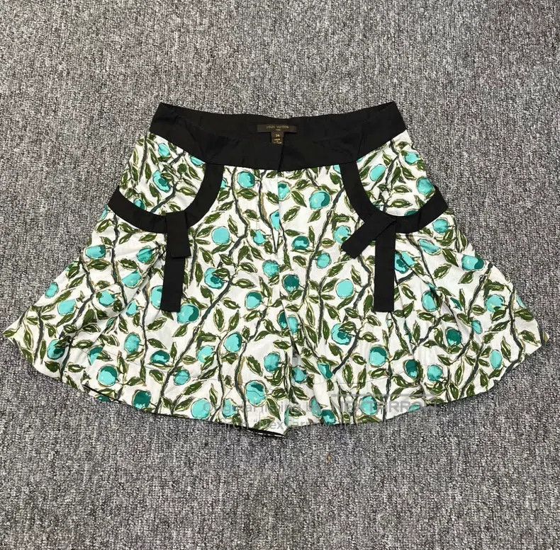 Louis Vuitton Louis Vuitton Half skirt Size 35" - 1 Thumbnail