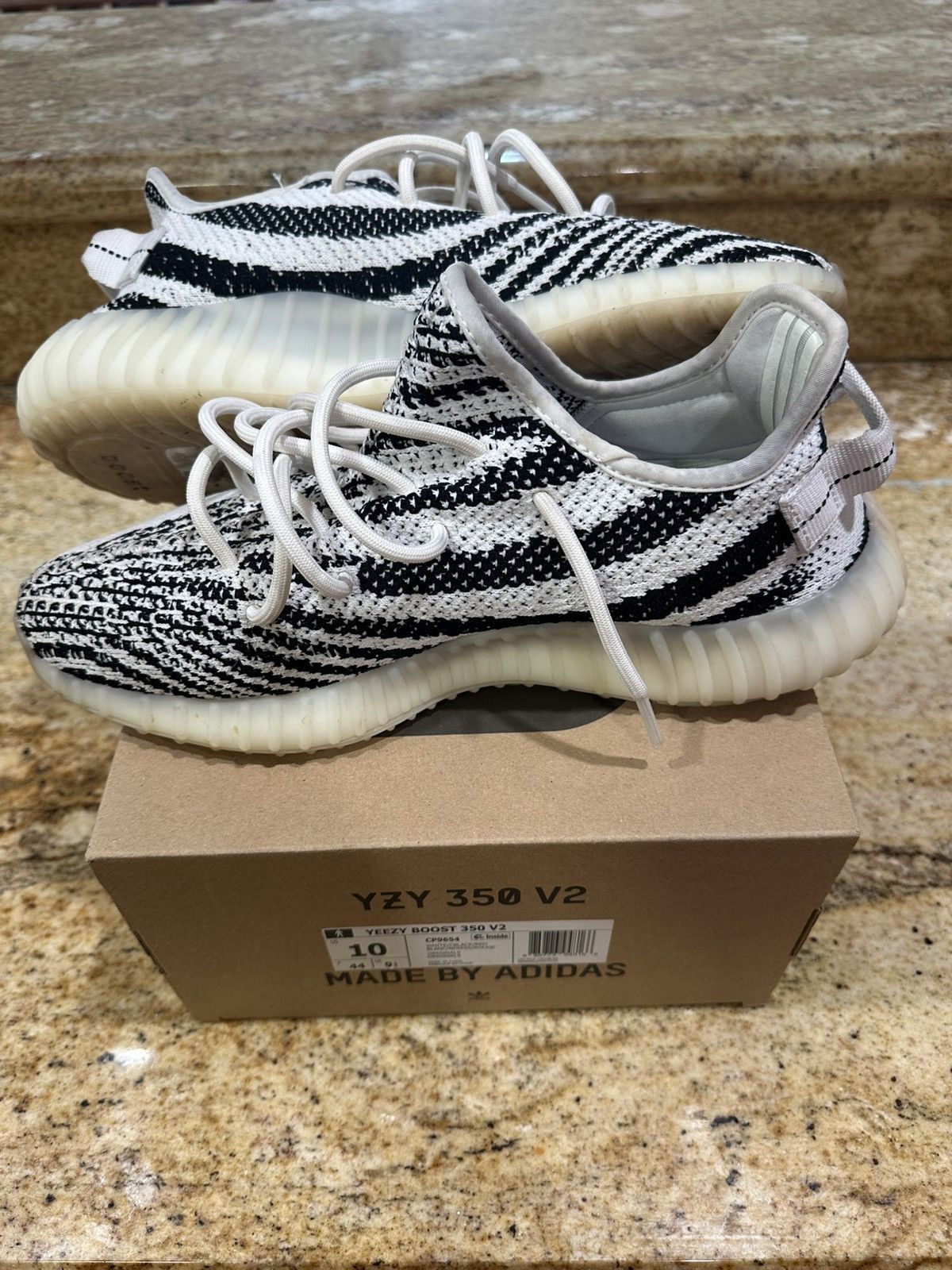 Yeezy Yeezy 350 V2 ZEBRA Size US 10 / EU 43 - 3 Thumbnail