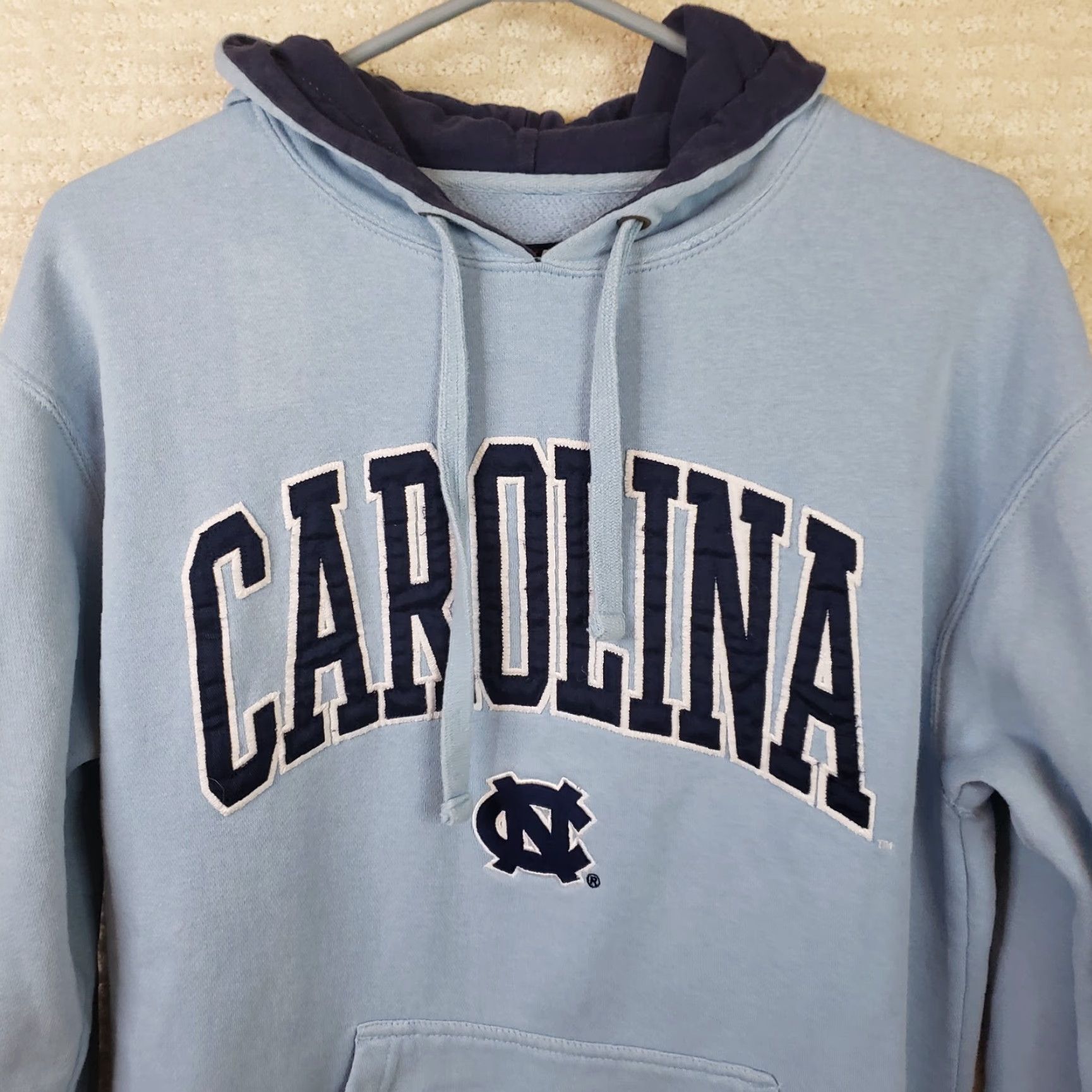 Vintage J. America Men's M Pullover Hoodie Blue Long Sleeve Cotton NC Tar Heels Embroidered Logo College Sports Basketball Size US M / EU 48-50 / 2 - 2 Thumbnail