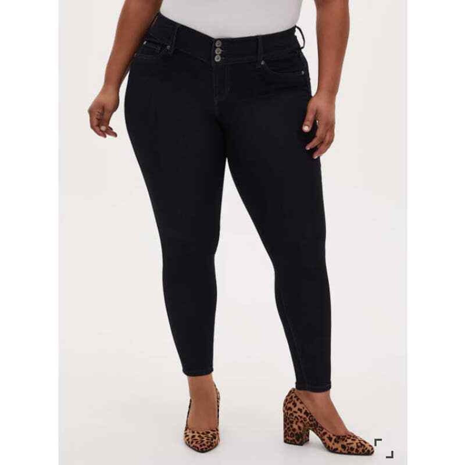 Torrid TORRID 26W SUPER STRETCH DARK WASH JEGGINGS **PLUS SIZE** Size 24" / US 00 / IT 34 - 1 Thumbnail