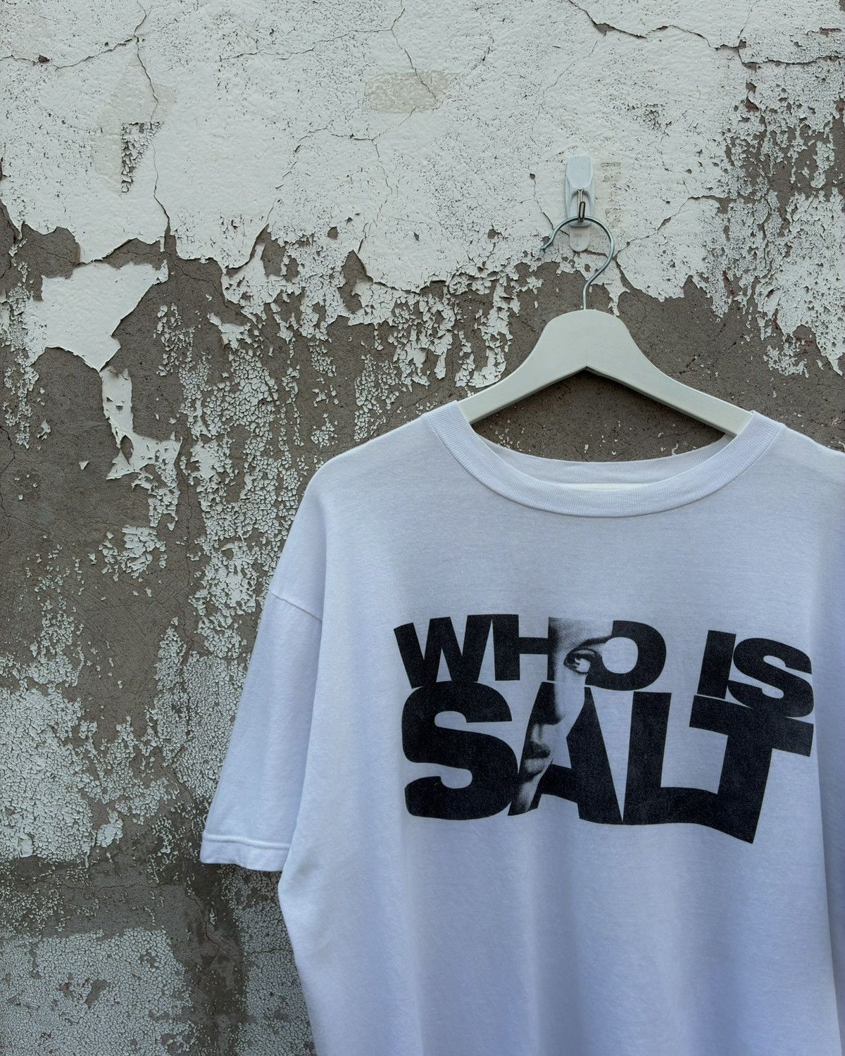 Vintage Vintage 2010 Salt Angelina Jolie Movie Promo Tee Size US L / EU 52-54 / 3 - 1 Thumbnail