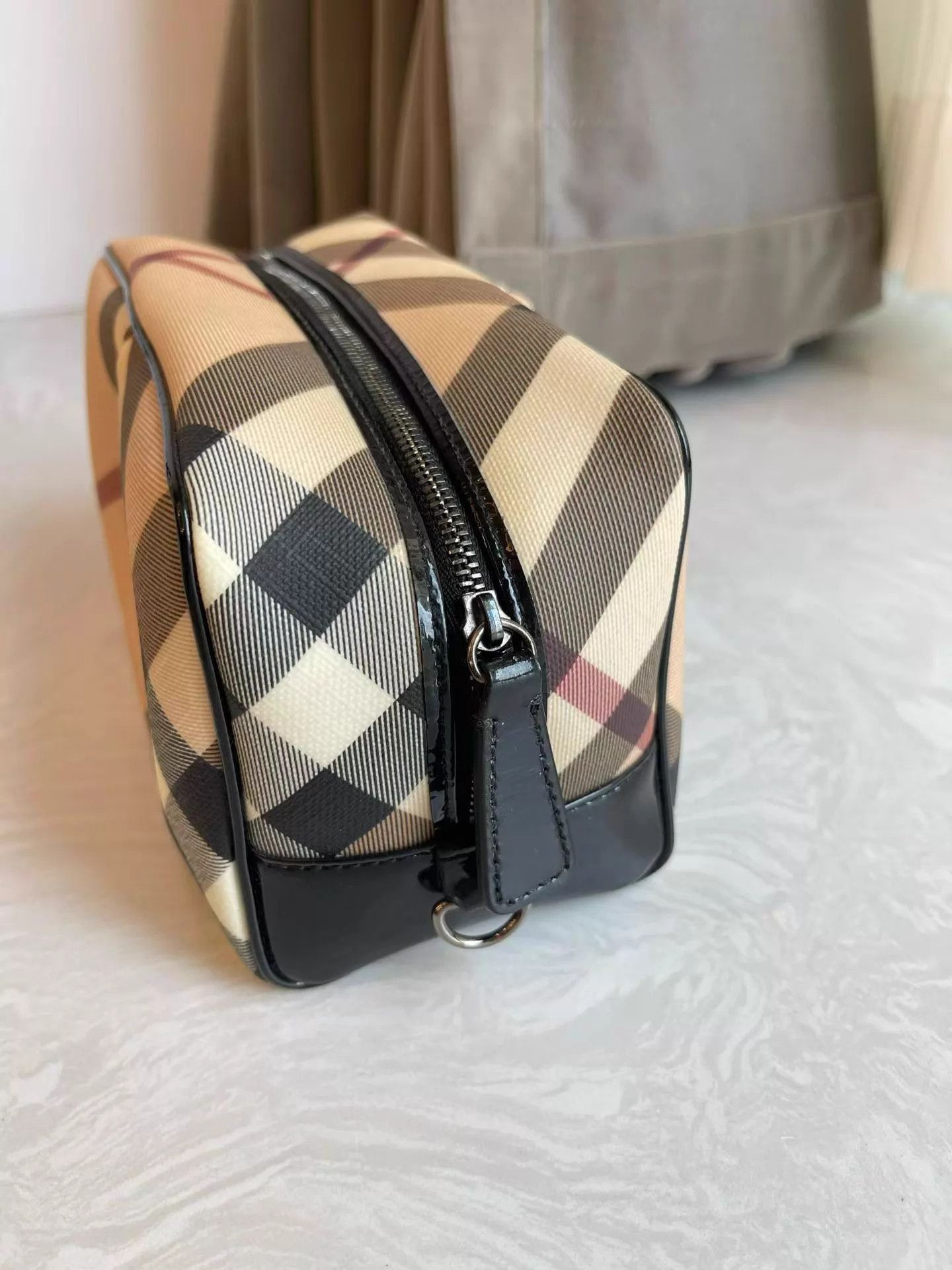 Burberry Burberry Check Toiletry Bag 21x11x9 Brand New AE812 Size ONE SIZE - 3 Thumbnail