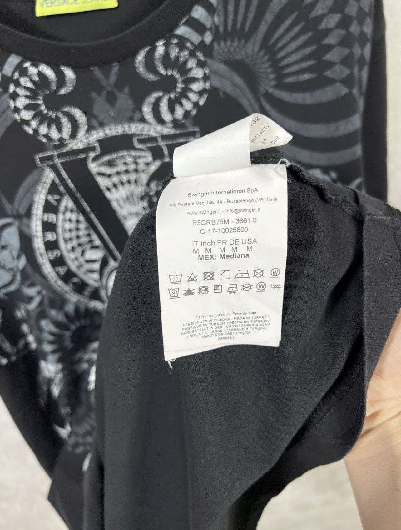 Versace × Vintage Vintage Versace Y2k Tee Size US S / EU 44-46 / 1 - 6 Thumbnail