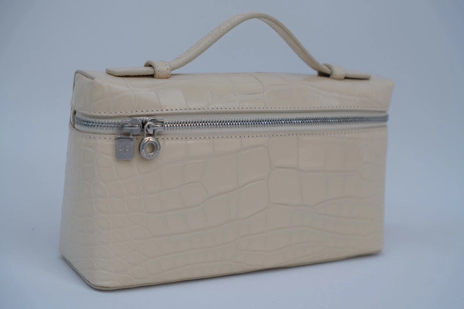 Loro Piana Super Rare Loro Piana Extra Pocket L19 Leather Size ONE SIZE - 1 Thumbnail