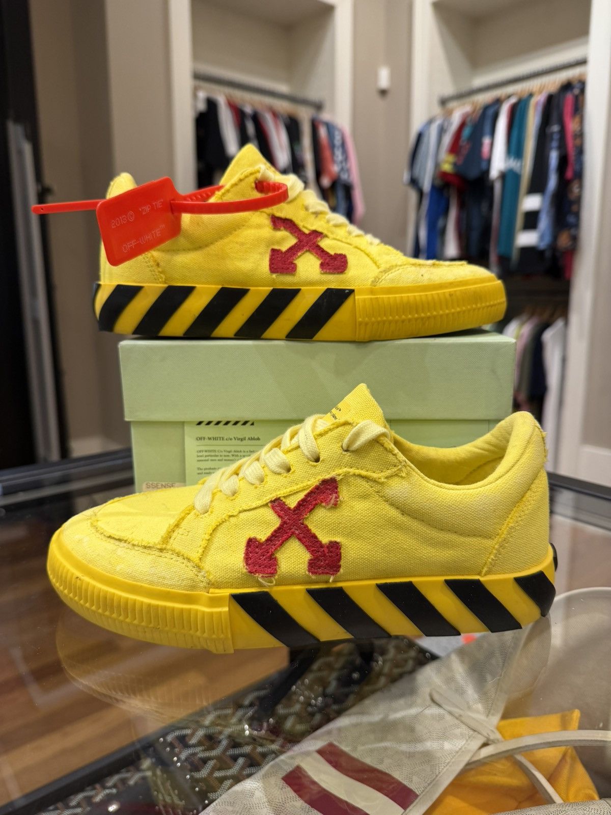 Off-White Off-White Low Top Sneakers Size US 6 / IT 36 - 1 Thumbnail