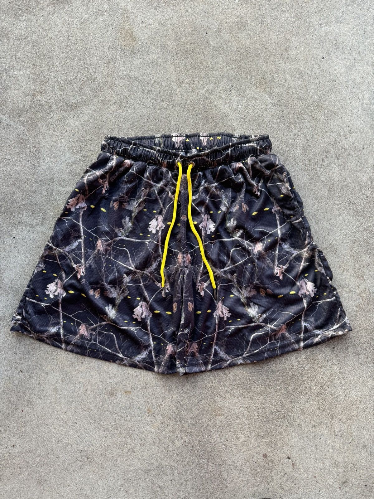 Other Real Tree Camo Mesh Sport Shorts Size US 30 / EU 46 - 1 Thumbnail