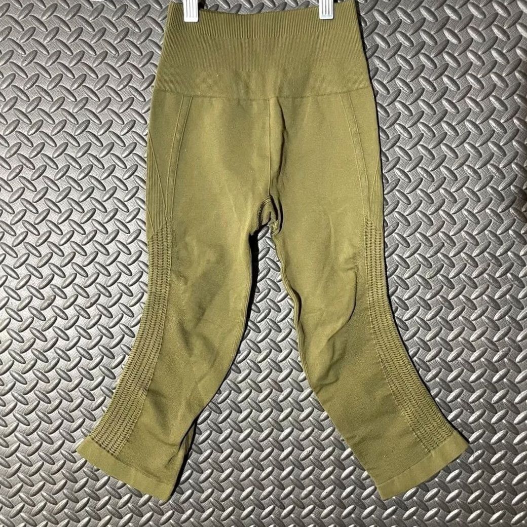 Lululemon Lululemon athletica Womens 2 Olive Green Crop Flow Scrunch Yoga Leggings Size 26" / US 2 / IT 38 - 3 Thumbnail