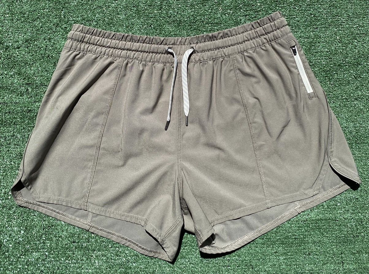 Vuori Vuori Clementine Light Oregano Green Lined Shorts Womens XL Size 38" / US 16 / IT 52 - 1 Thumbnail