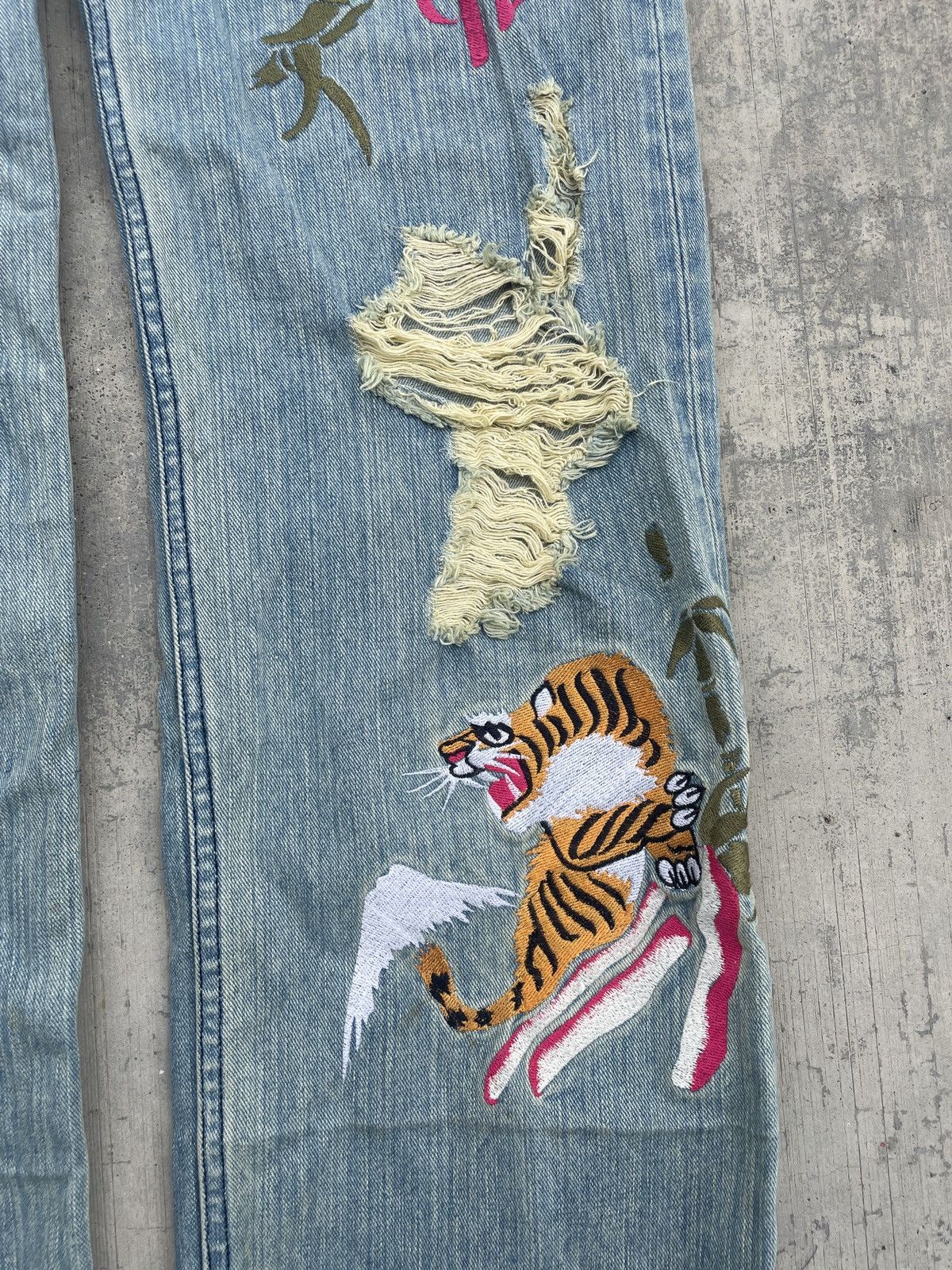 Japanese Brand 2000s japanese EXHIBITIONIST sukajan floral distressed jeans Size US 32 / EU 48 - 2 Thumbnail