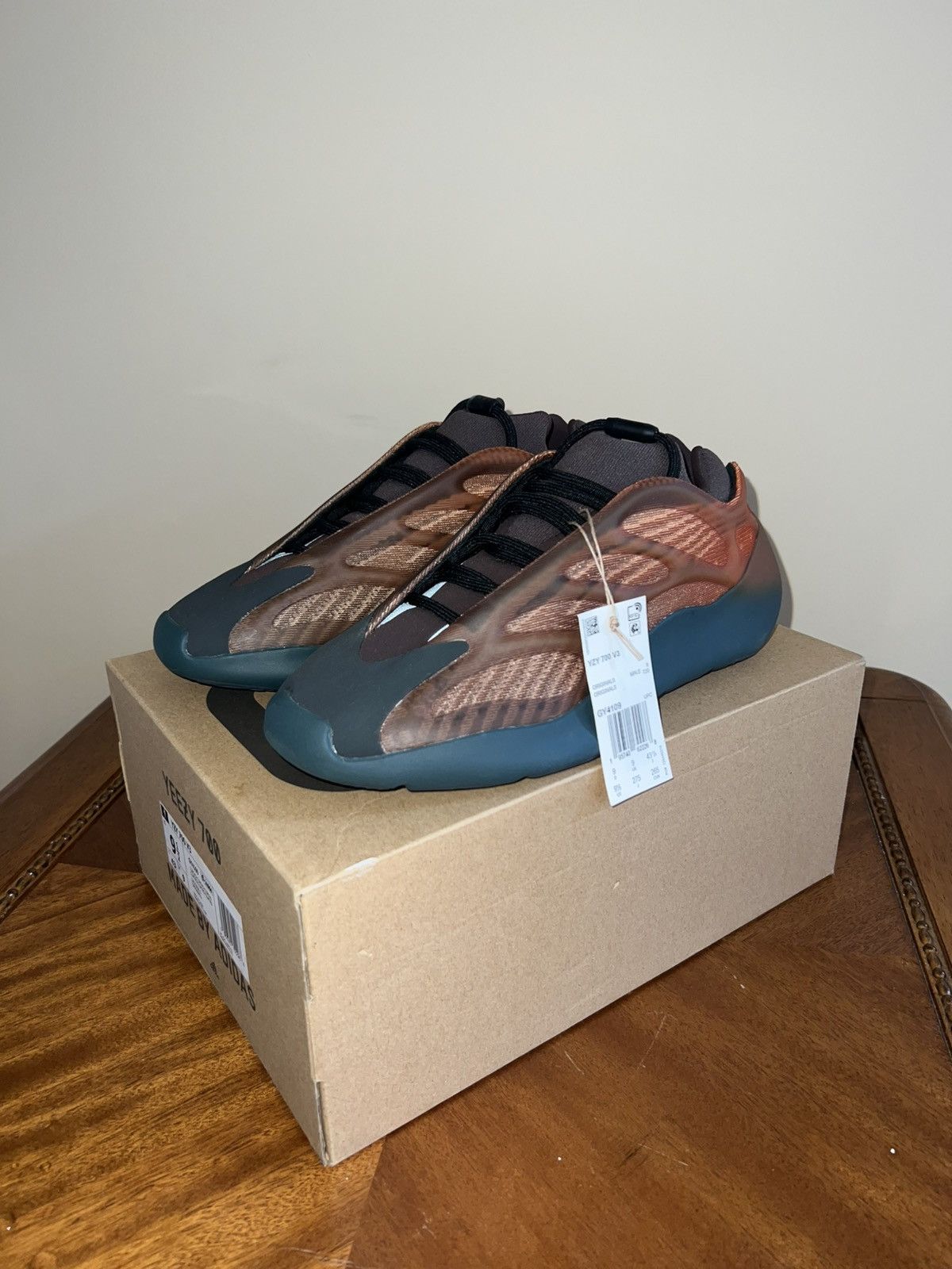 Yeezy Size 9.5M -adidas Yeezy 700 V3 Copper Fade Size US 9.5 / EU 42-43 - 6 Thumbnail
