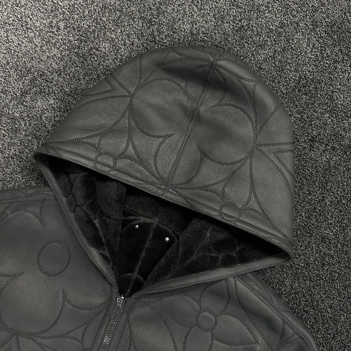 Louis Vuitton Louis Vuitton LV Flower Reversible Shearling Jacket IT48 Size US M / EU 48-50 / 2 - 3 Thumbnail