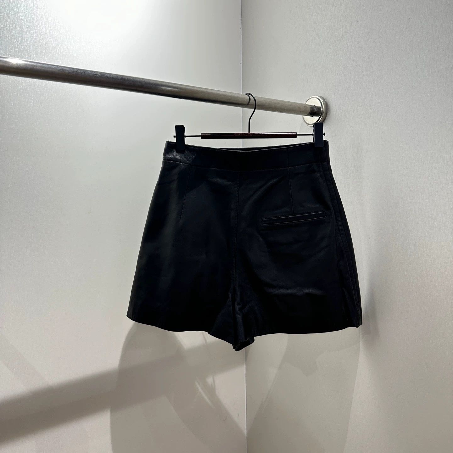 Christian Dior Monsieur Dior apr536 black gold CD buckle leather skirt 36 Size 26" / US 2 / IT 38 - 2 Thumbnail