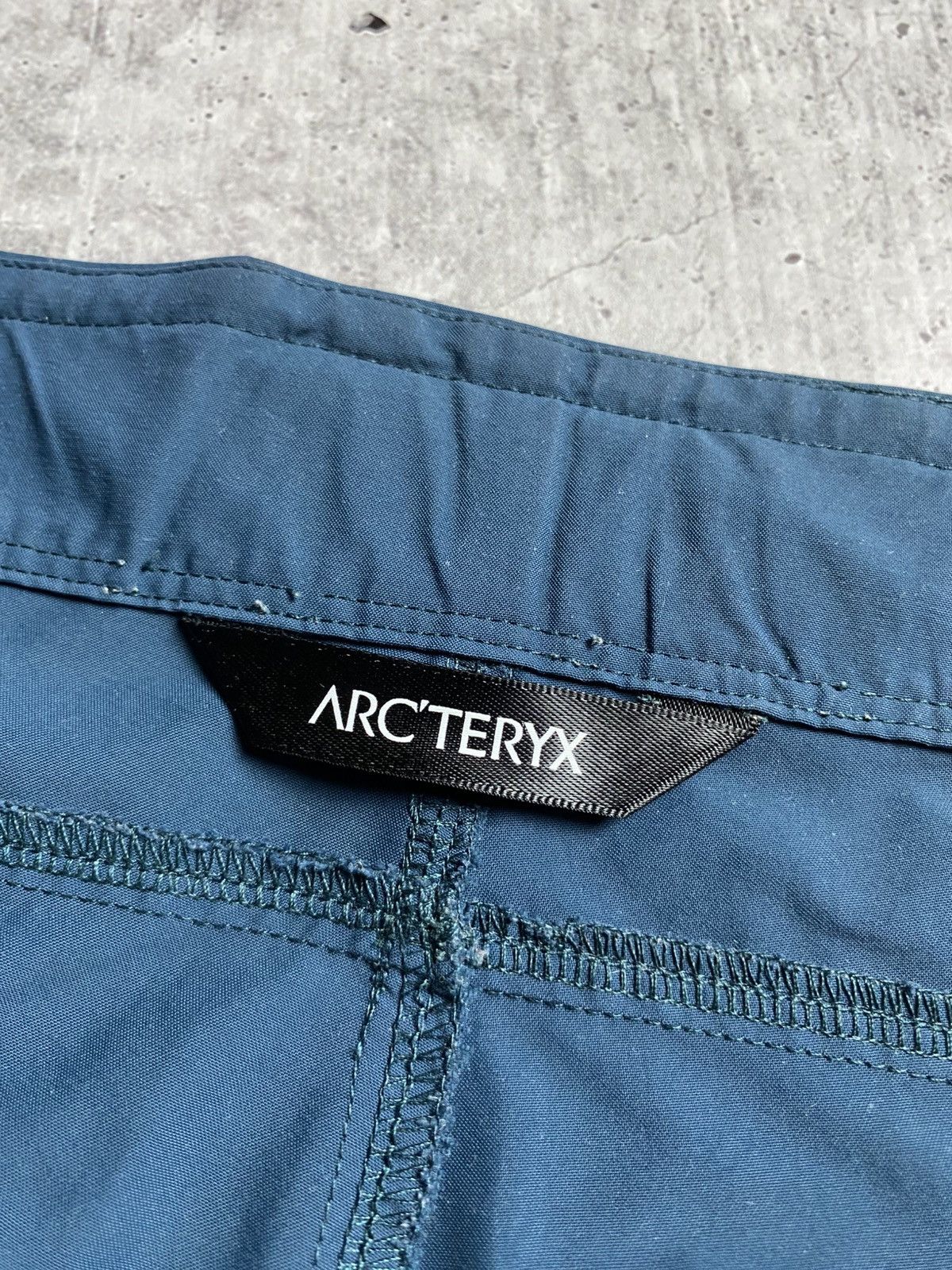 Arc'teryx Arcteryx Logo Cargo Shorts Size US 34 / EU 50 - 5 Thumbnail