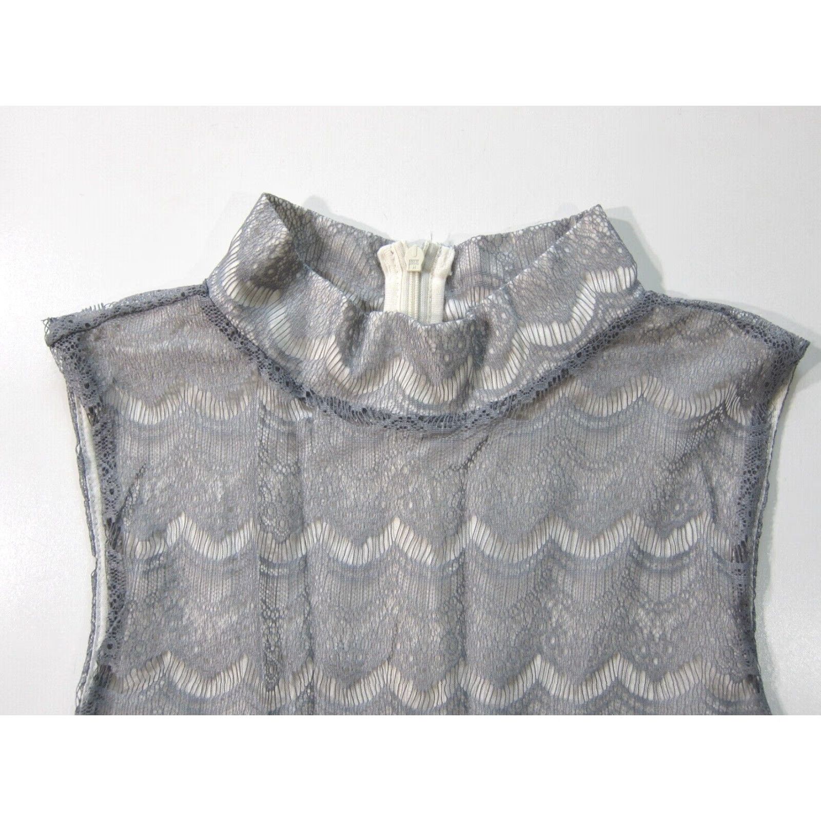 Banana Republic Banana Republic Grey Lace Stretch Mock Neck Sleeveless Blouse Top Shirt Women XS Size XS / US 0-2 / IT 36-38 - 4 Thumbnail