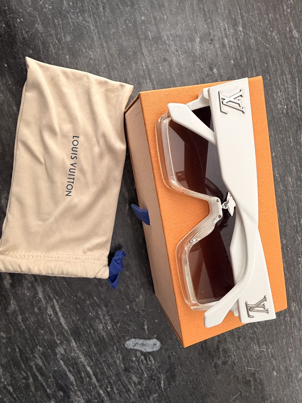 Louis Vuitton Louis Vuitton White cyclone Sunglasses E Size ONE SIZE - 3 Thumbnail