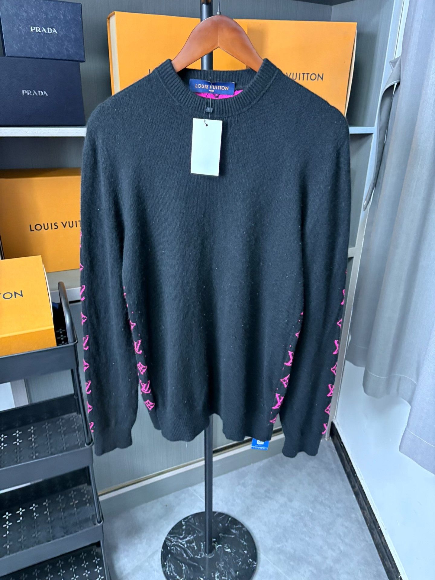 Louis Vuitton Louis Vuitton Retro Black Sweater M Men Size US M / EU 48-50 / 2 - 1 Thumbnail