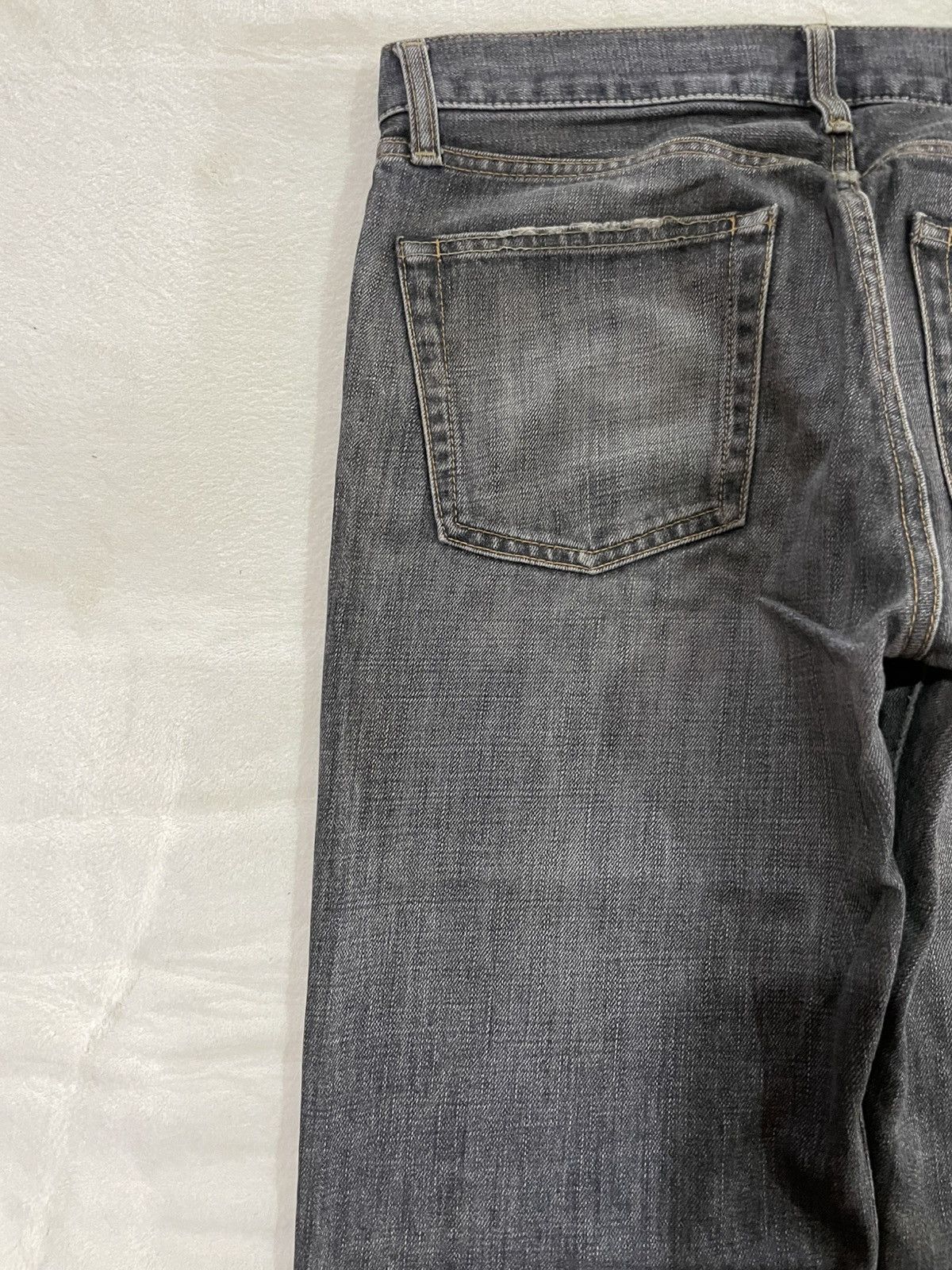 Japanese Brand Vintage Uniqlo Faded Distress Dark Denim Jeans Size US 32 / EU 48 - 13 Thumbnail