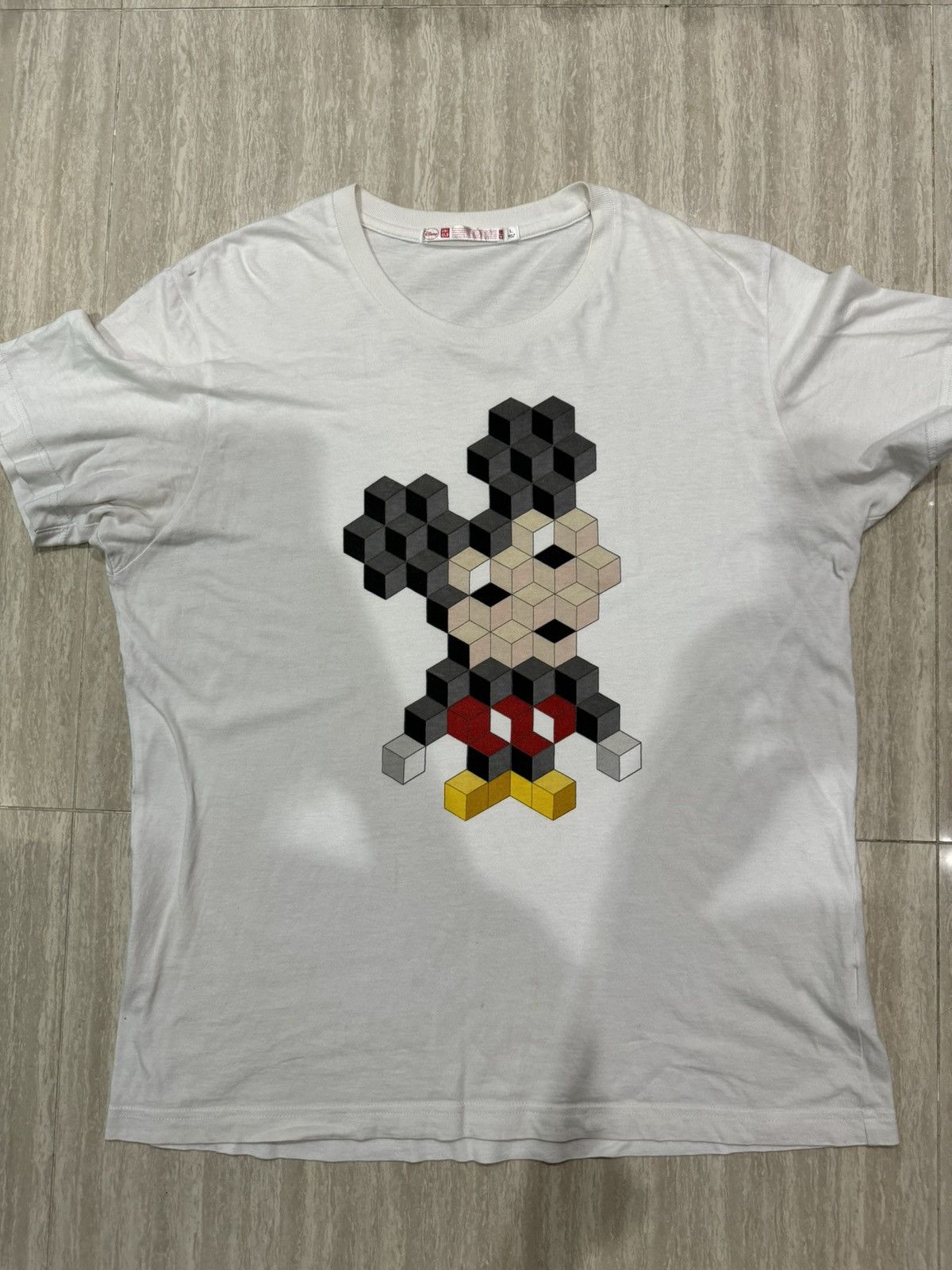 Disney Mickey mouse cube Uniqlo x Disney White Shirt L Size Size US L / EU 52-54 / 3 - 2 Thumbnail