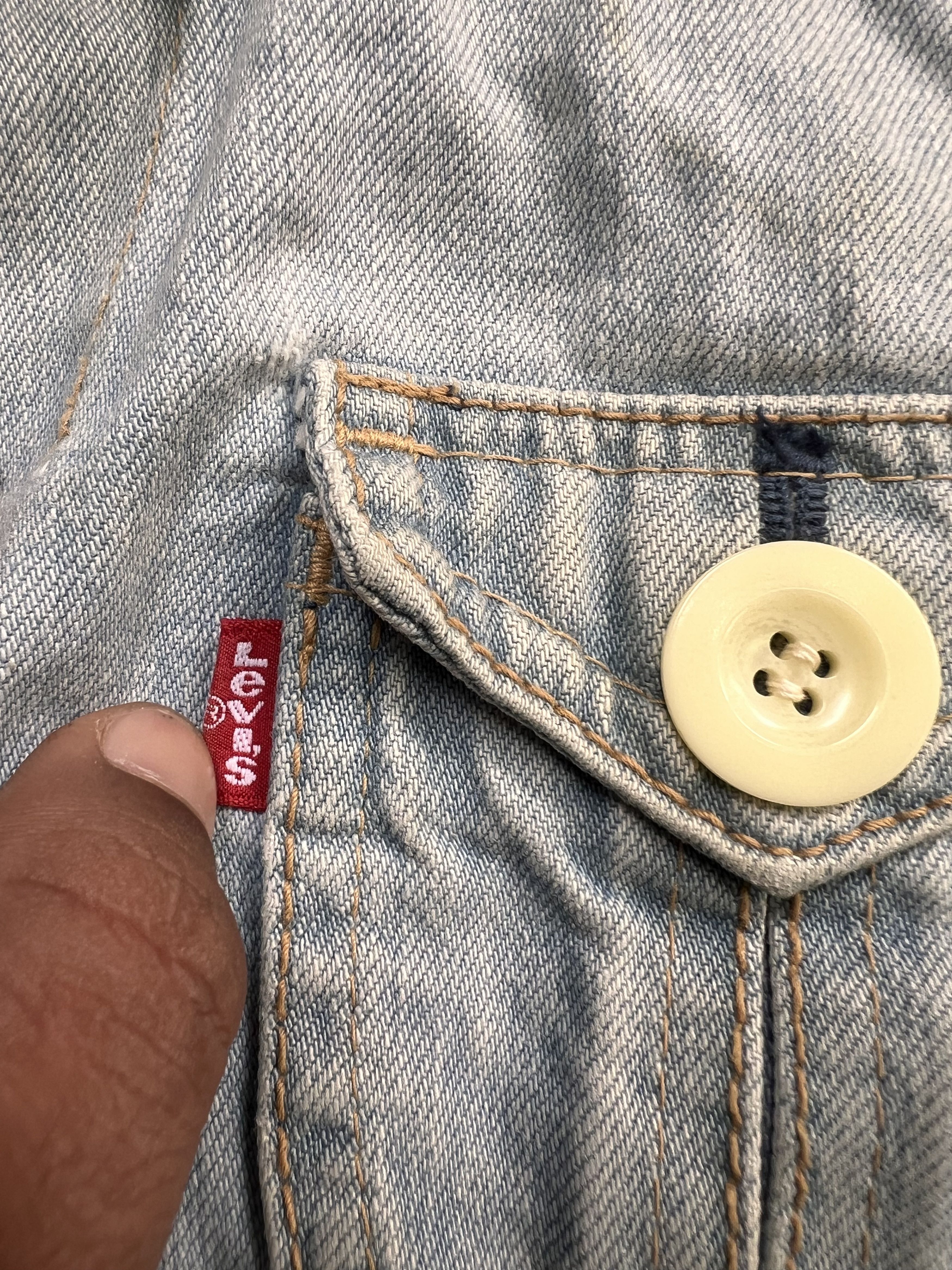 Levi's Vintage Clothing 90s Levi’s for women distressed denim jacket Size M / US 6-8 / IT 42-44 - 3 Thumbnail