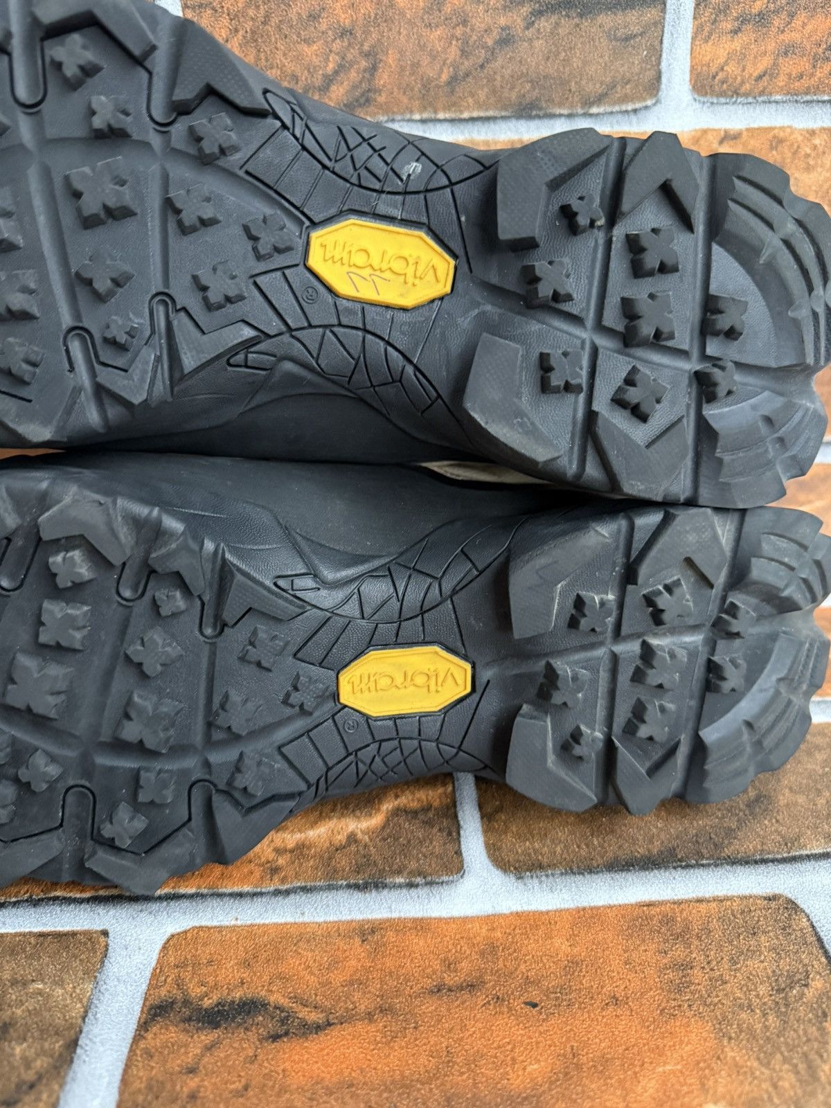 ROA Fedaia hiking boots Size US 9 / EU 42 - 22 Thumbnail