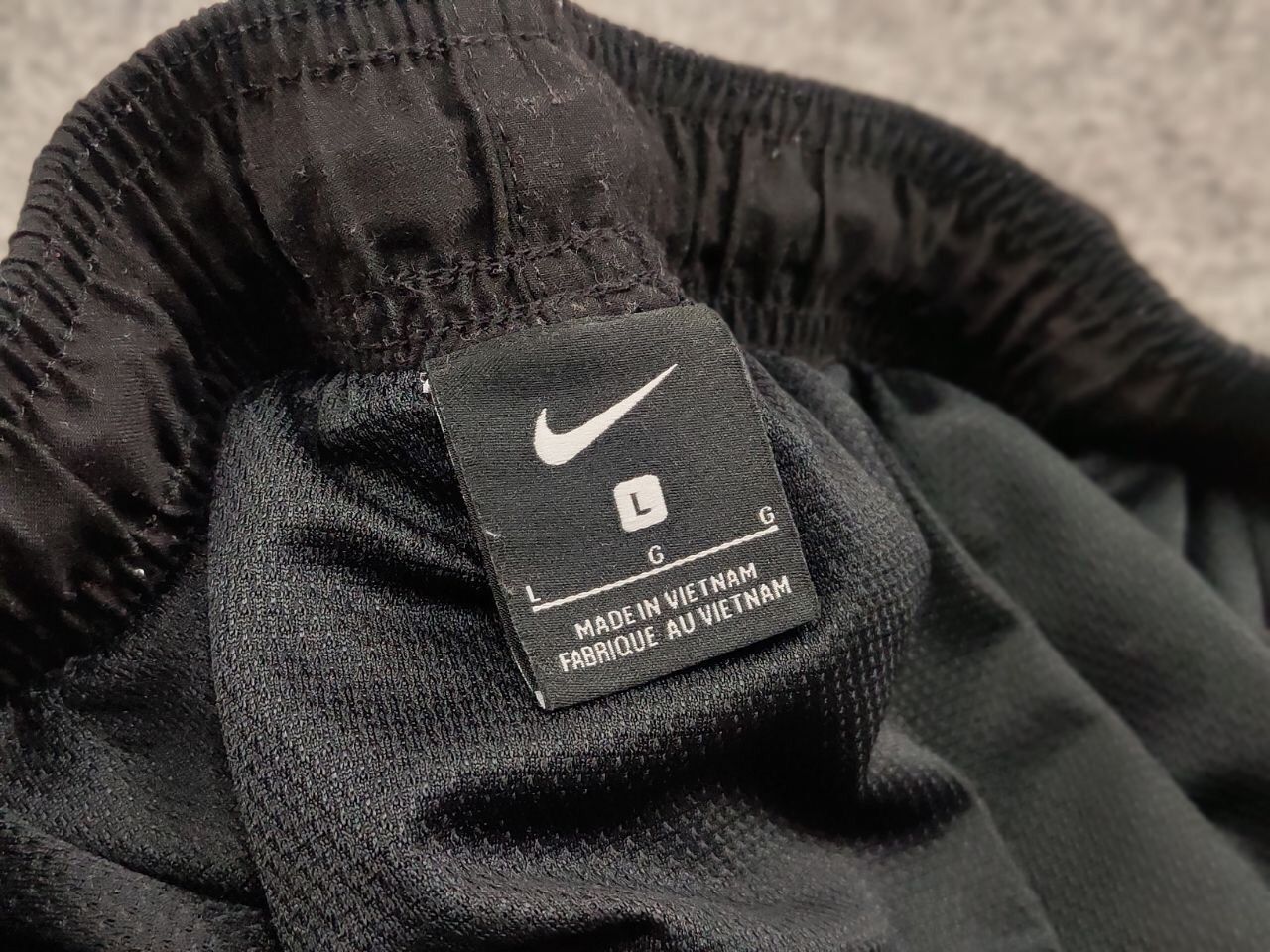 Nike Vintage Nike Black logo Casual Shorts Y2K Style Size US 32 / EU 48 - 11 Thumbnail
