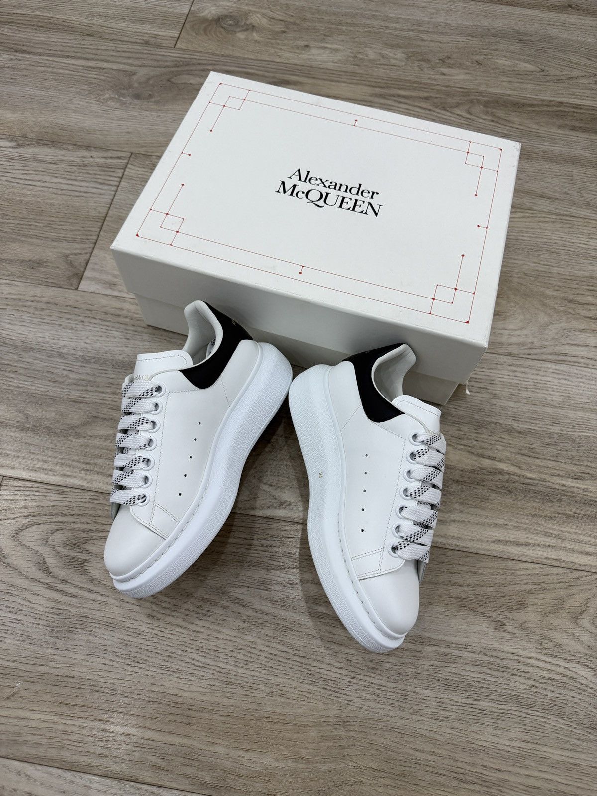 Alexander McQueen Alexander McQueen Oversized Sneaker White Black Size US 4 / IT 34 - 4 Thumbnail