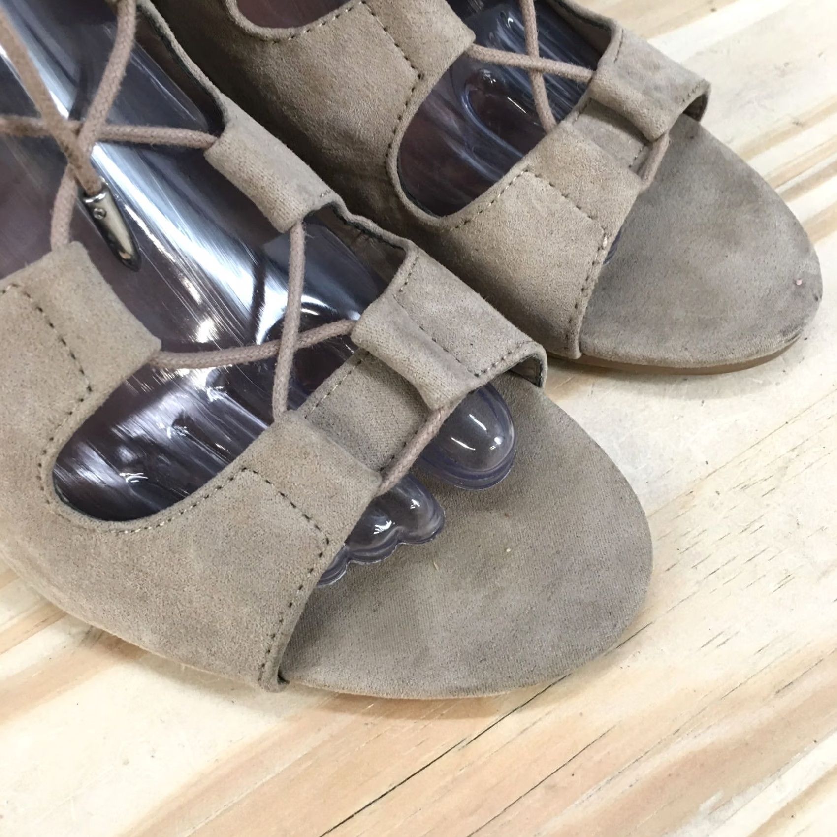 Dolce Vita Dolce Vita Sandals Womens 9 Louise Gladiator Lace Up Wedge Tan Faux Suede Casual Mens? Size US 9 / IT 39 - 3 Thumbnail